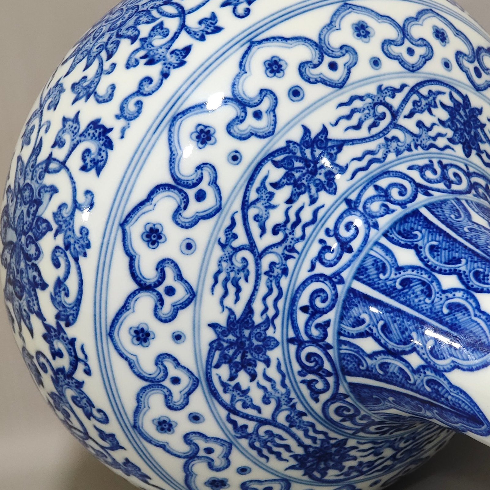 Qing Dynasty Qianlong vase with branches and branches