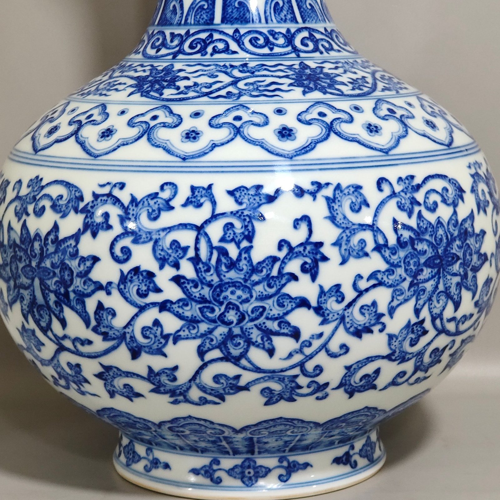 Qing Dynasty Qianlong vase with branches and branches