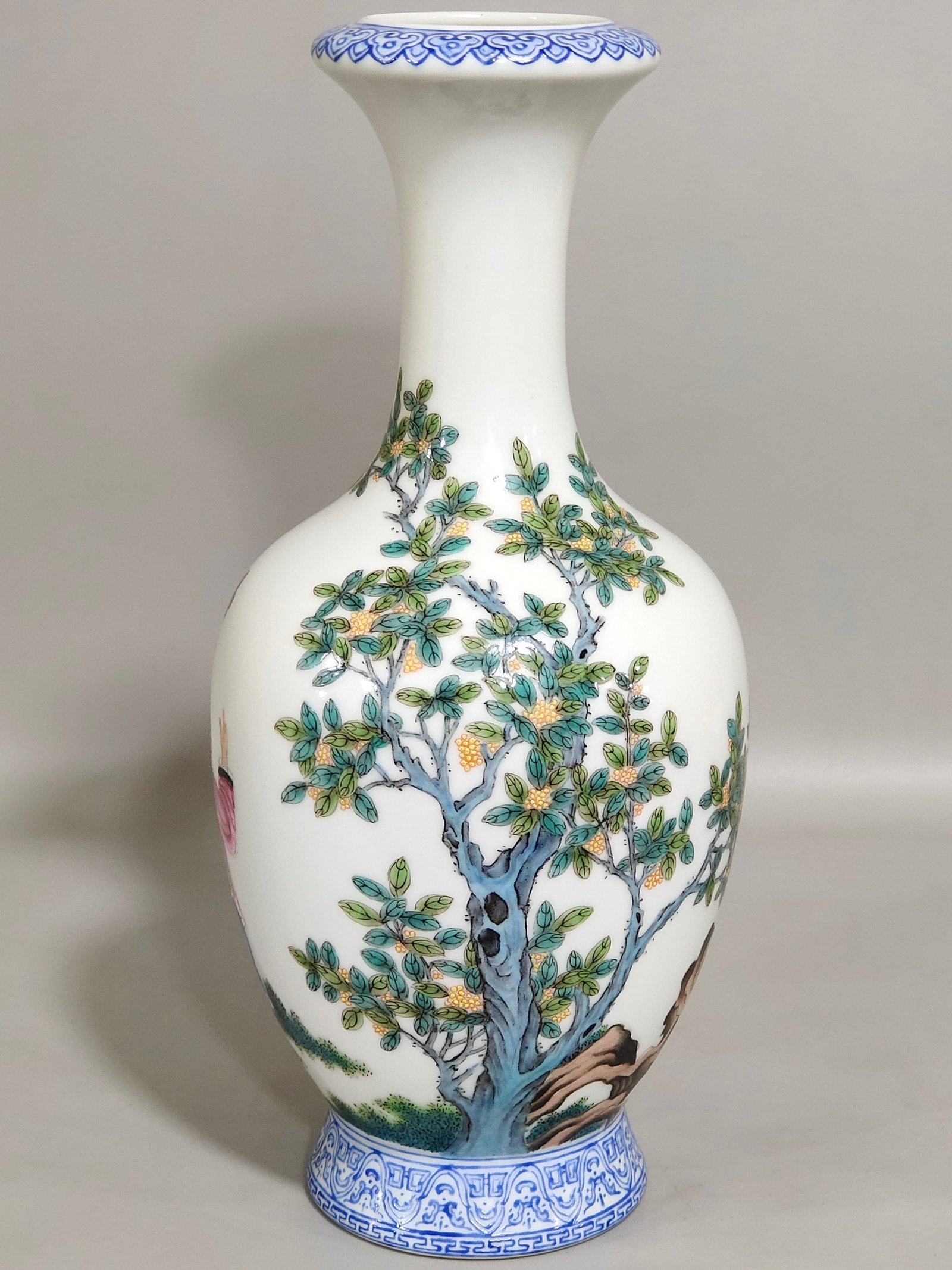 Qing Dynasty Qianlong green edged vase with a belt and a poem inscribed by a lady