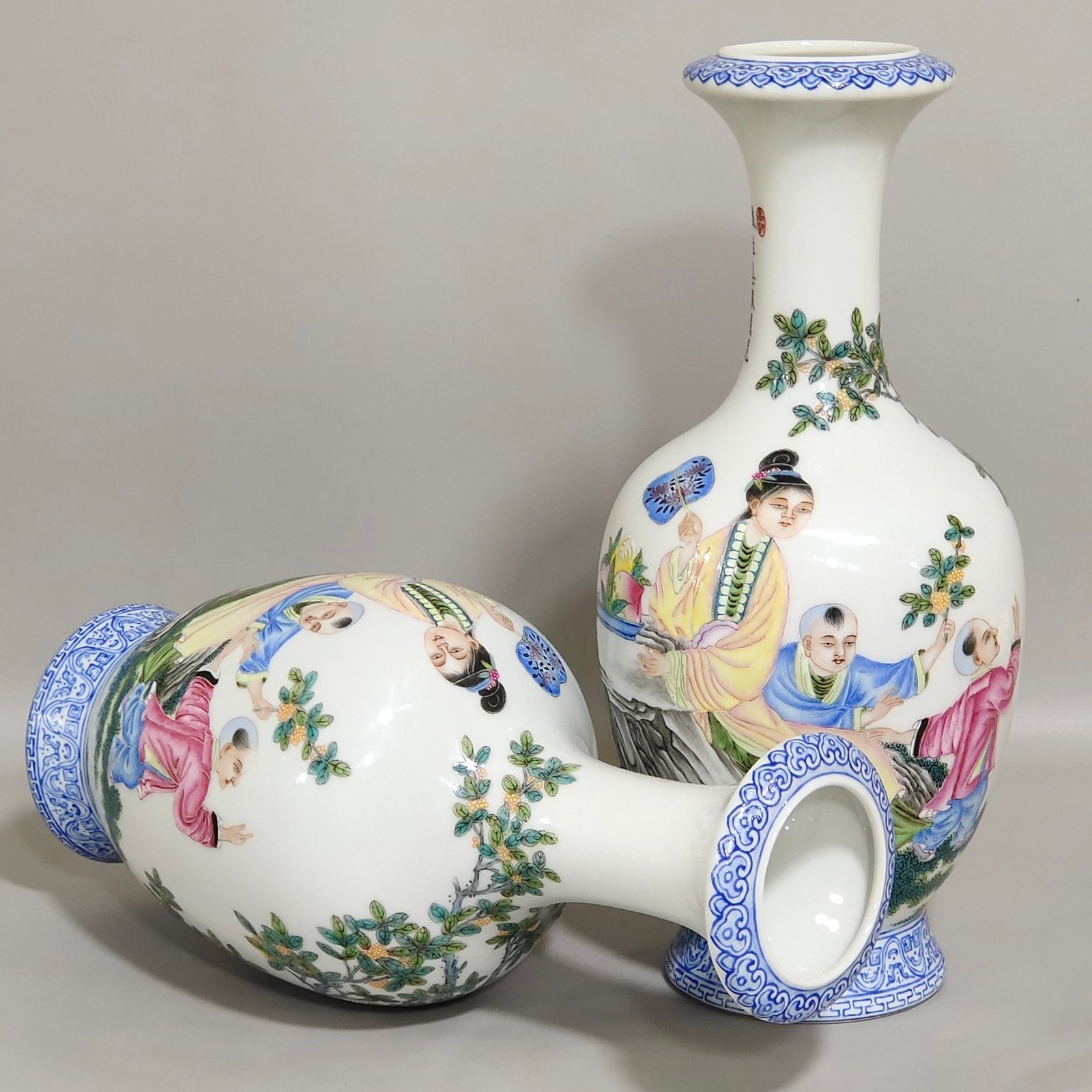 Qing Dynasty Qianlong green edged vase with a belt and a poem inscribed by a lady