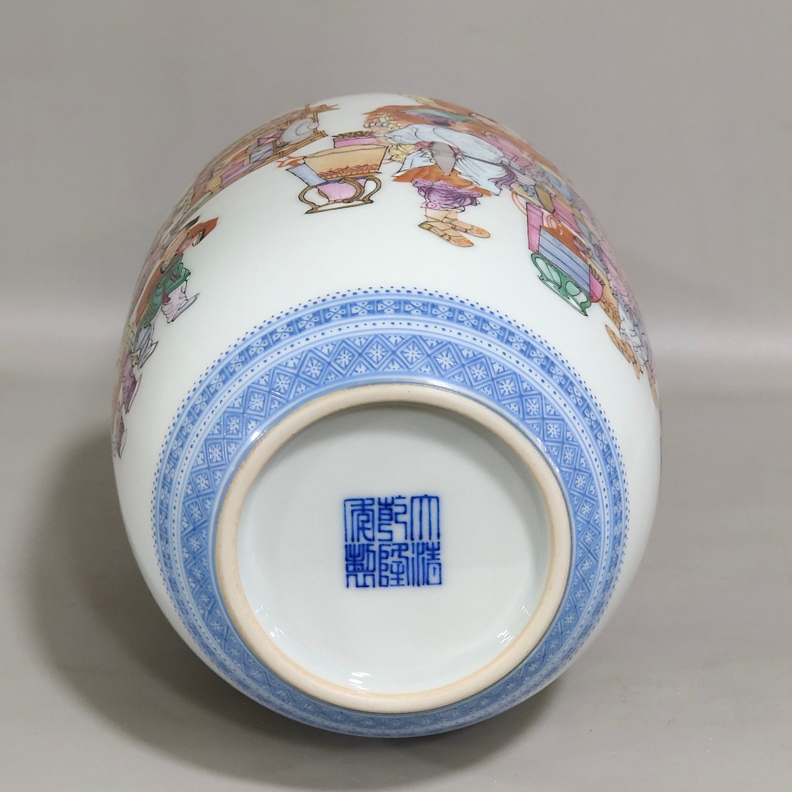 Qing Dynasty Qianlong green edge tea flask