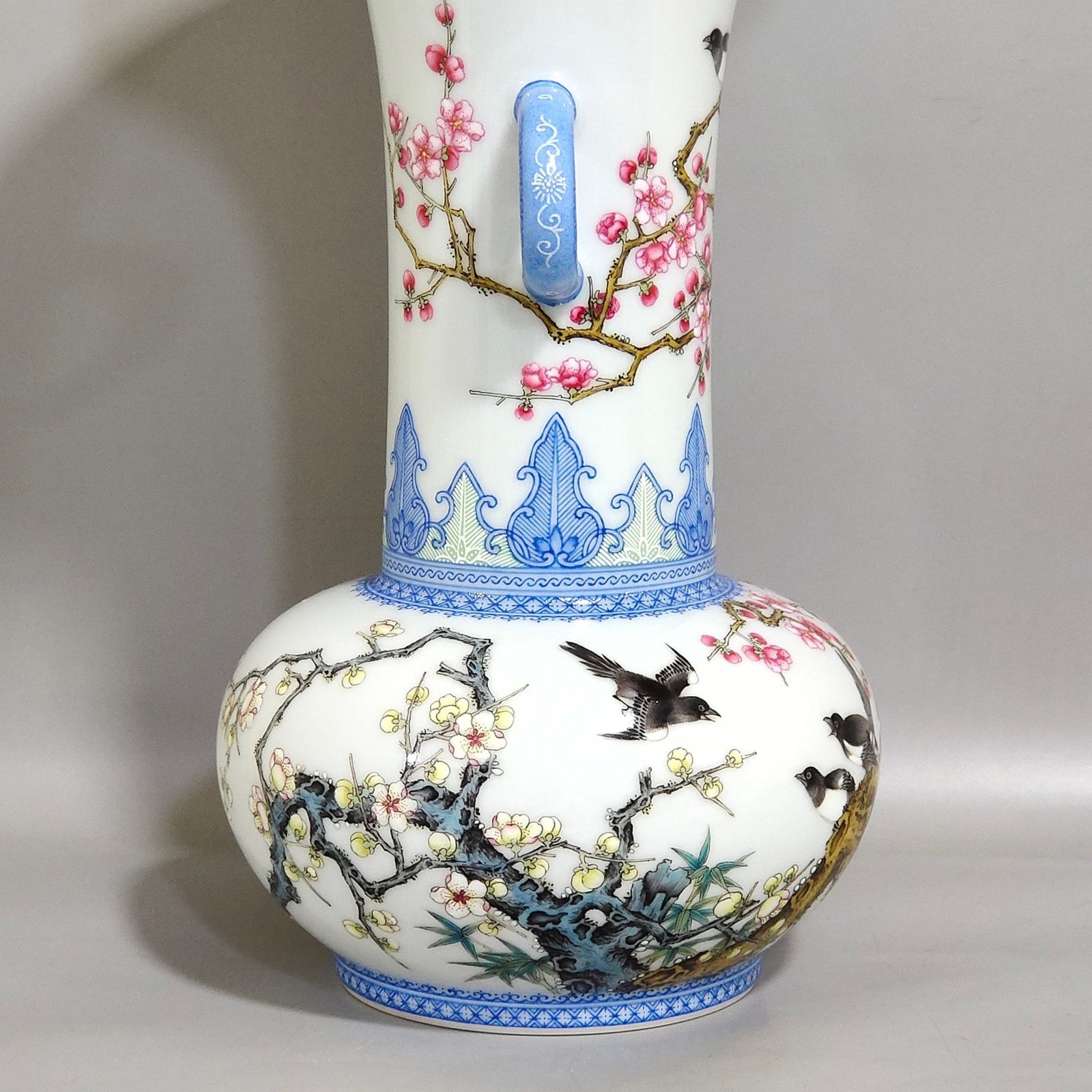 Qing Dynasty Qianlong Cuibian Xishangmeibian Amphora