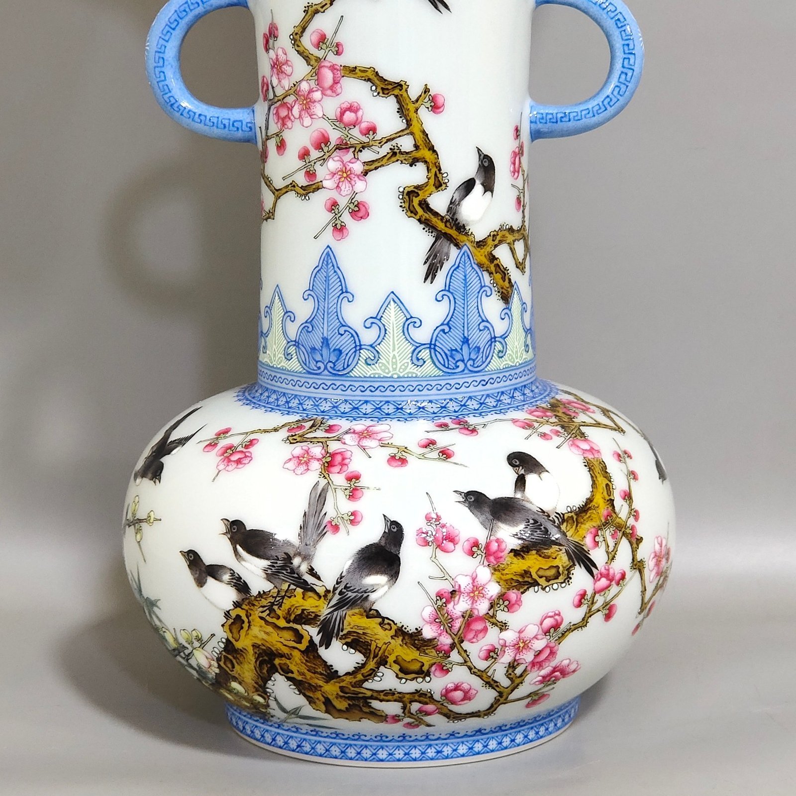Qing Dynasty Qianlong Cuibian Xishangmeibian Amphora