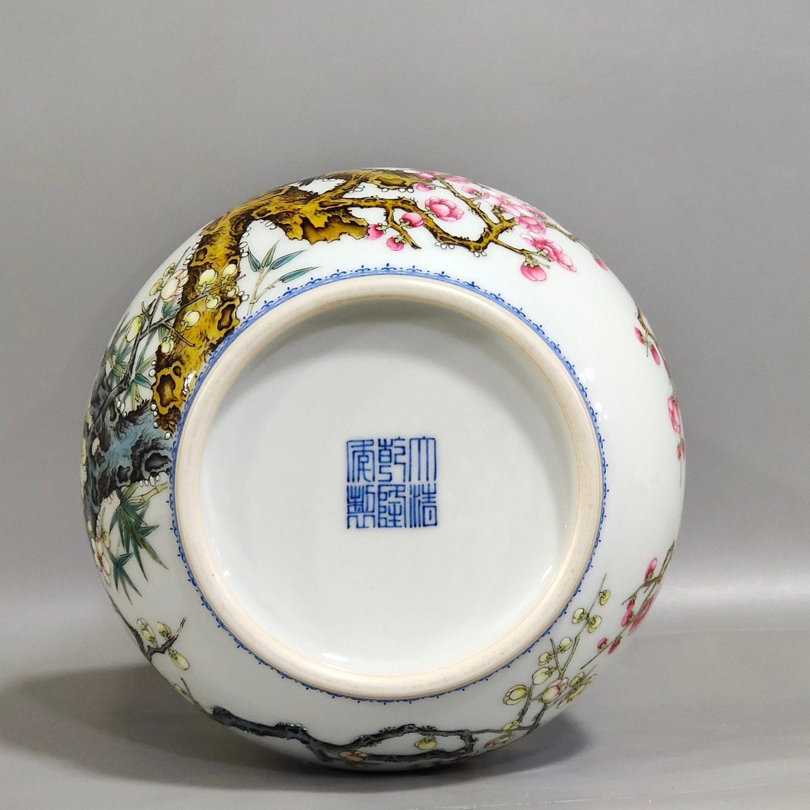 Qing Dynasty Qianlong Cuibian Xishangmeibian Amphora