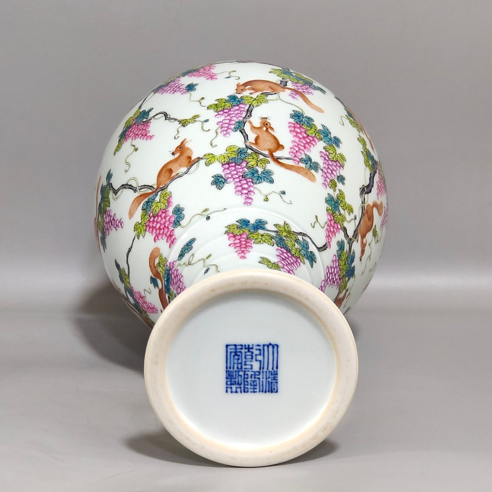 Qing Dynasty Qianlong green edge squirrel eating grape amphora