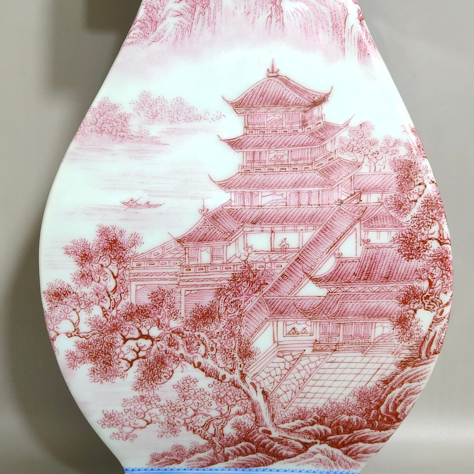 Qing Dynasty Qianlong green edged agate red landscape attic square amphorae