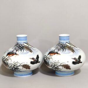 Qing Dynasty Qianlong green edged reed kingfisher vase