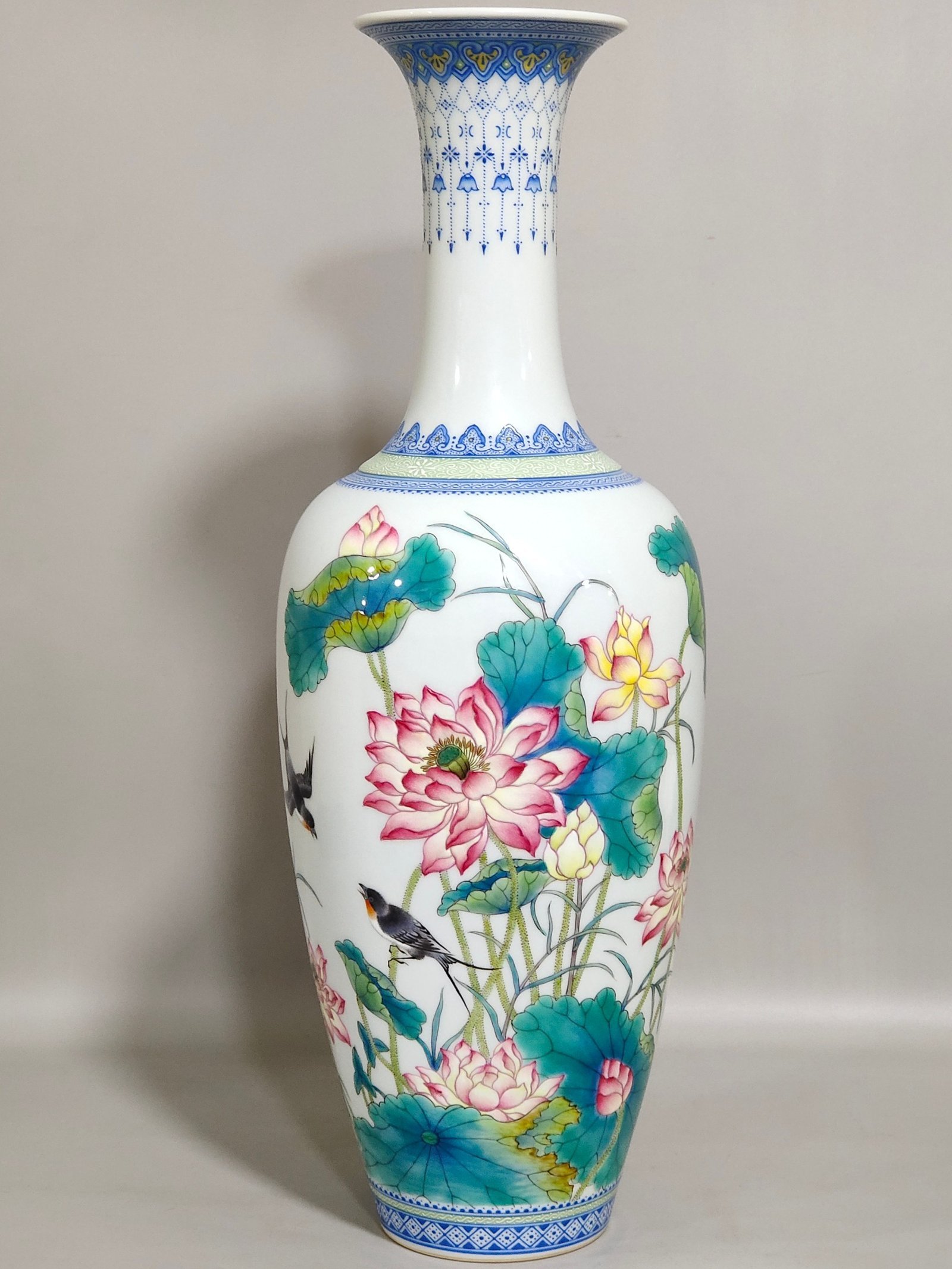 Qing Dynasty Qianlong green edged green edged vase inscribed with poems