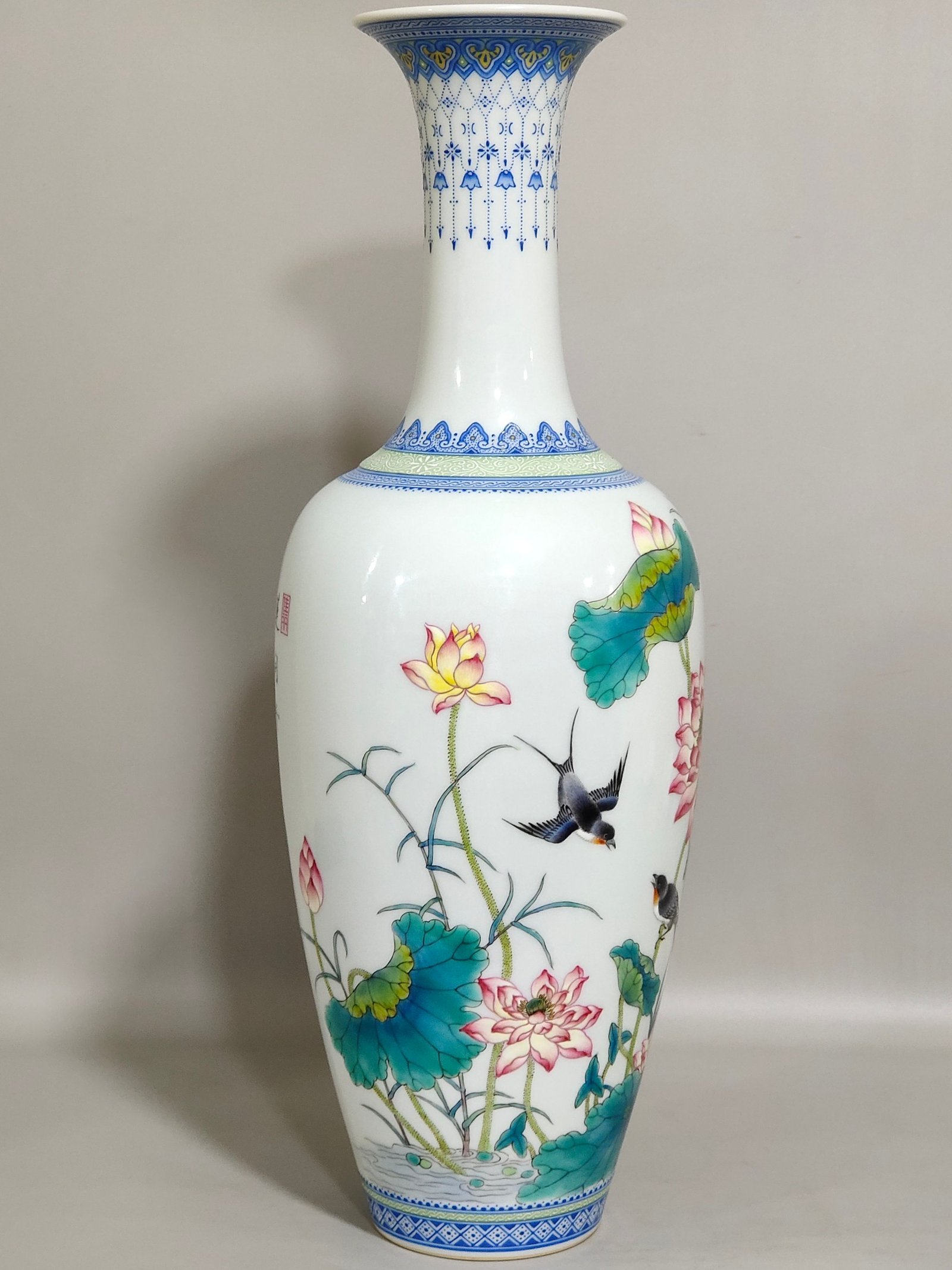 Qing Dynasty Qianlong green edged green edged vase inscribed with poems