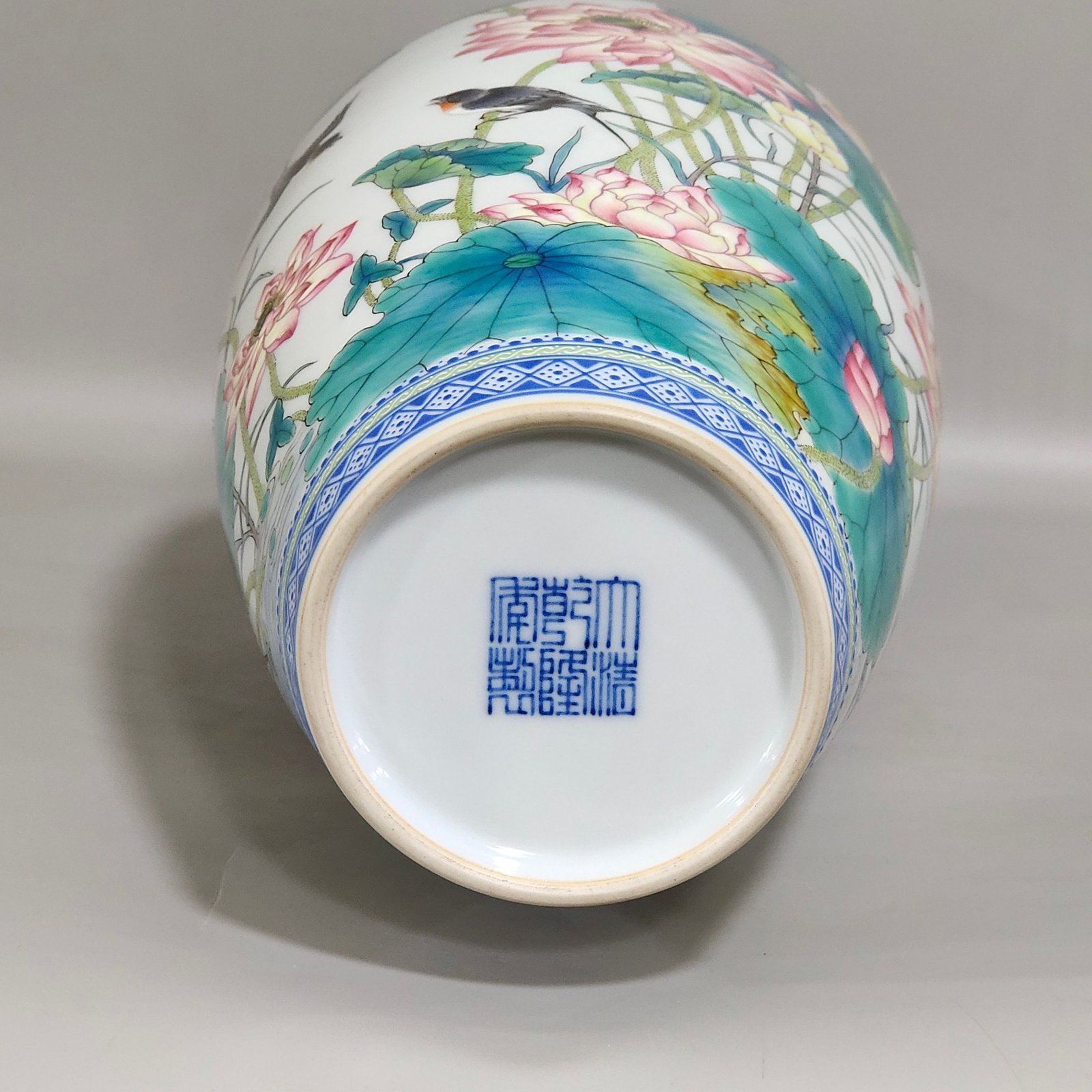 Qing Dynasty Qianlong green edged green edged vase inscribed with poems