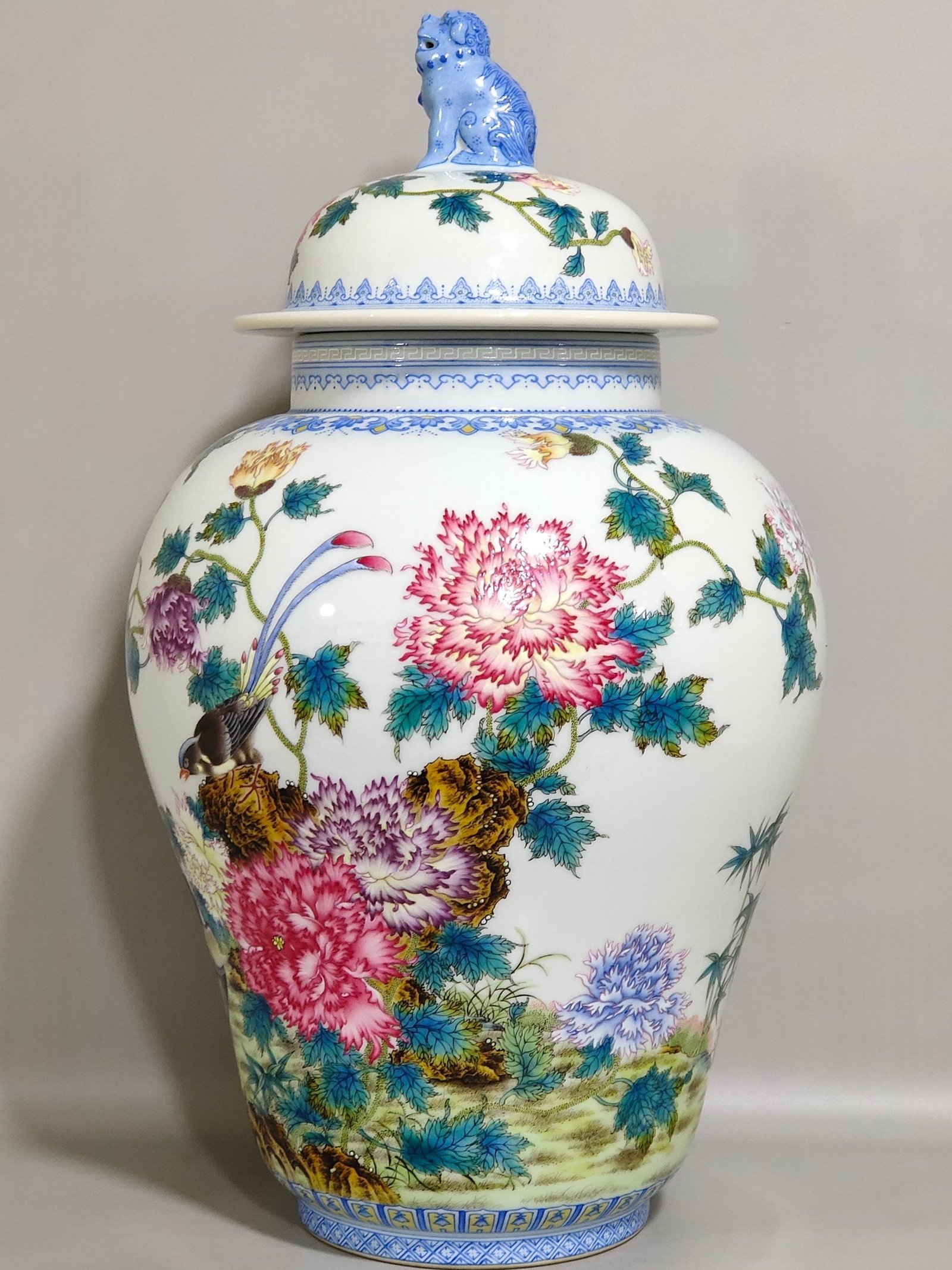Qing Dynasty Qianlong green edged flower and bird poems on the general jar