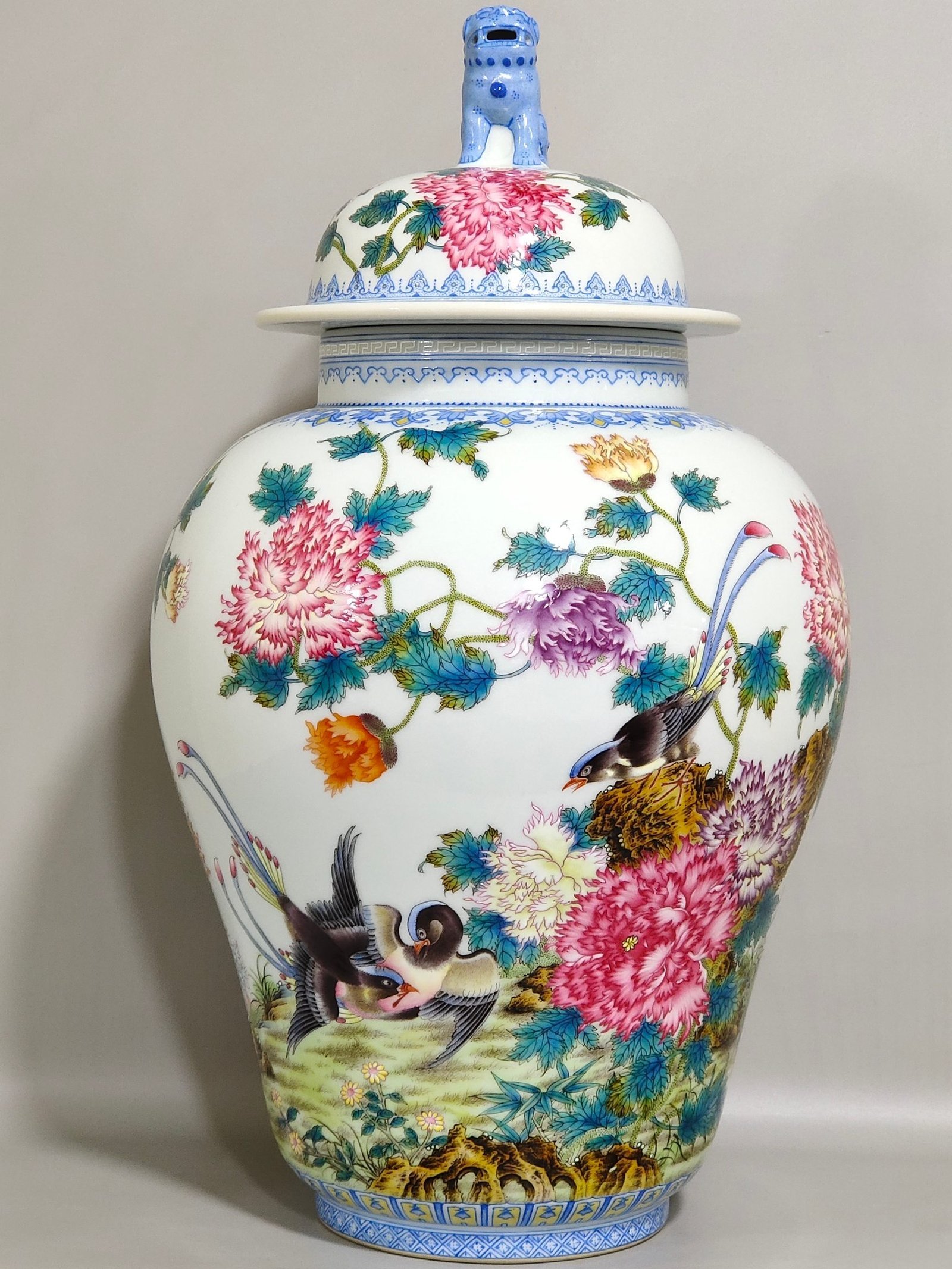 Qing Dynasty Qianlong green edged flower and bird poems on the general jar