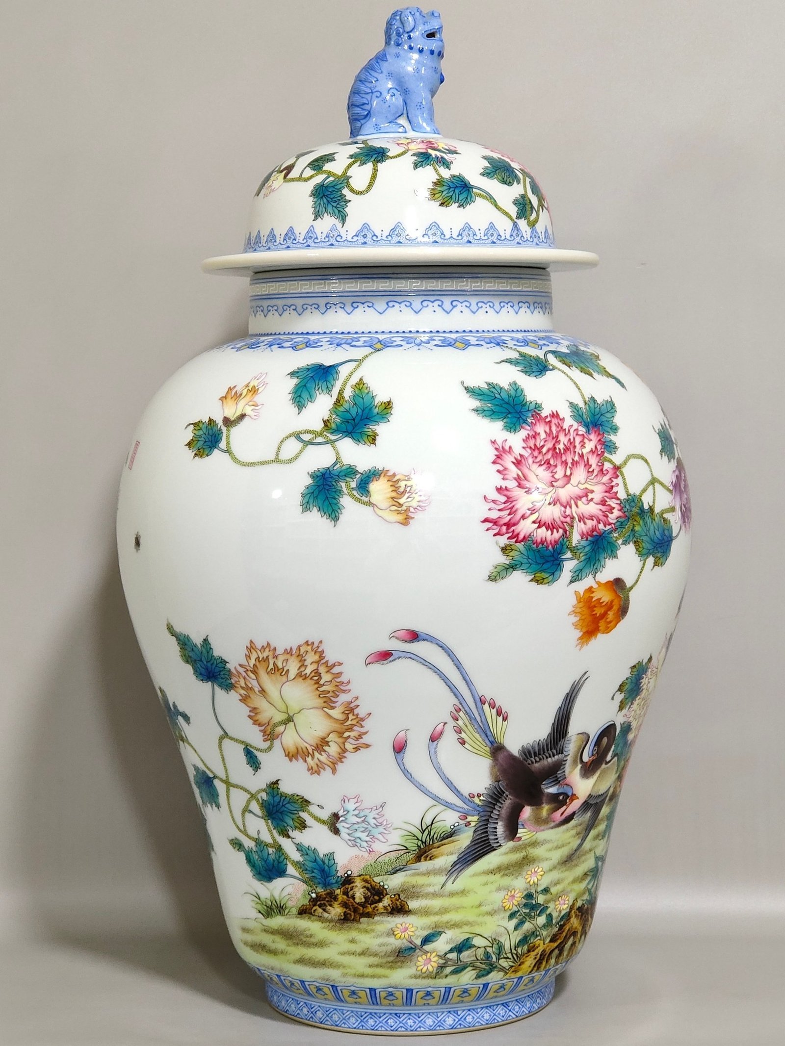 Qing Dynasty Qianlong green edged flower and bird poems on the general jar
