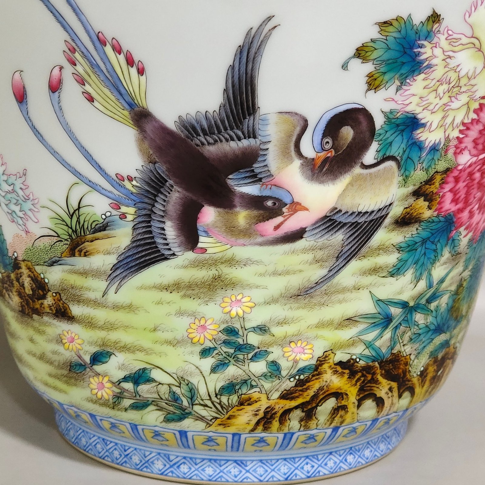 Qing Dynasty Qianlong green edged flower and bird poems on the general jar