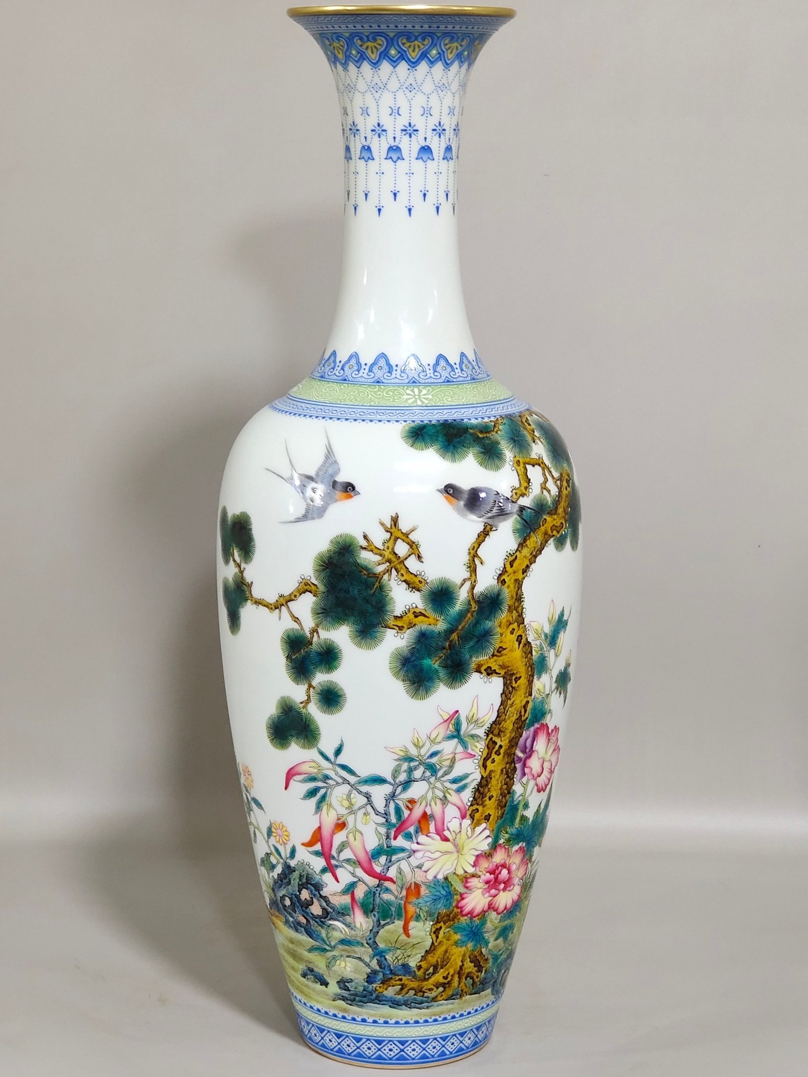 Qing Dynasty Qianlong green edged flask with poems about flowers and birdsQing Dynasty