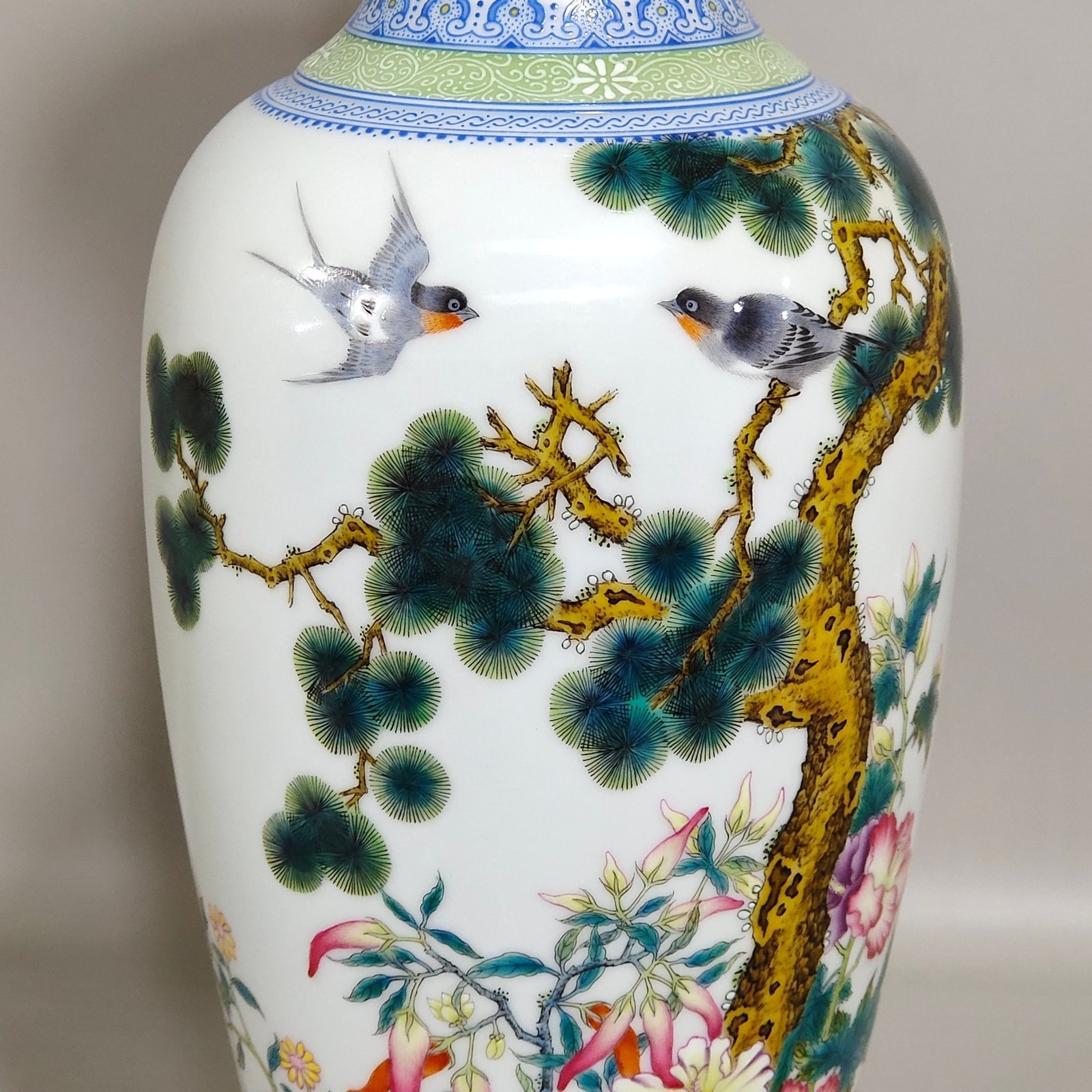 Qing Dynasty Qianlong green edged flask with poems about flowers and birdsQing Dynasty