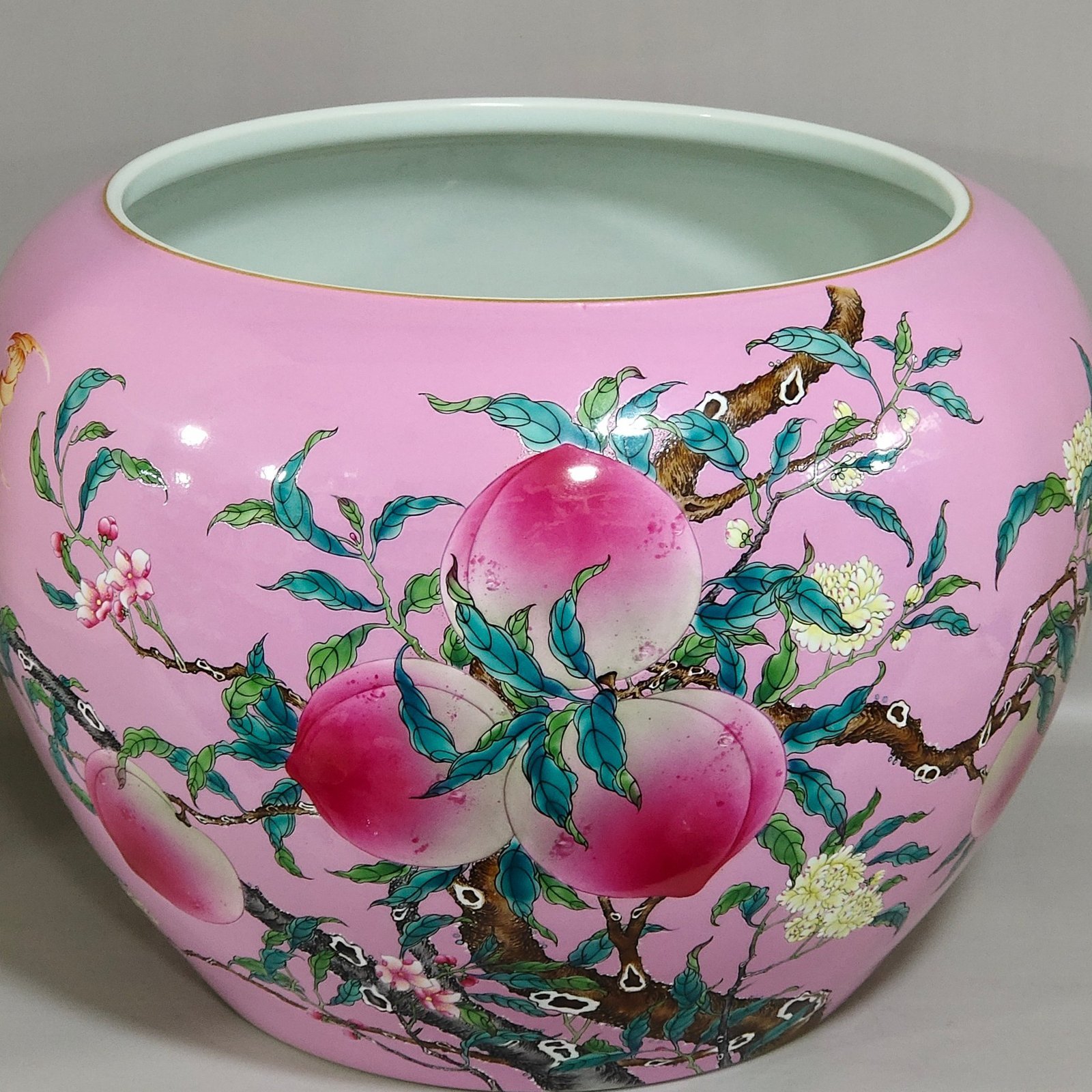 Qing Dynasty Qianlong rouge Powder Five Blessings and Nine Peach Apple Jar