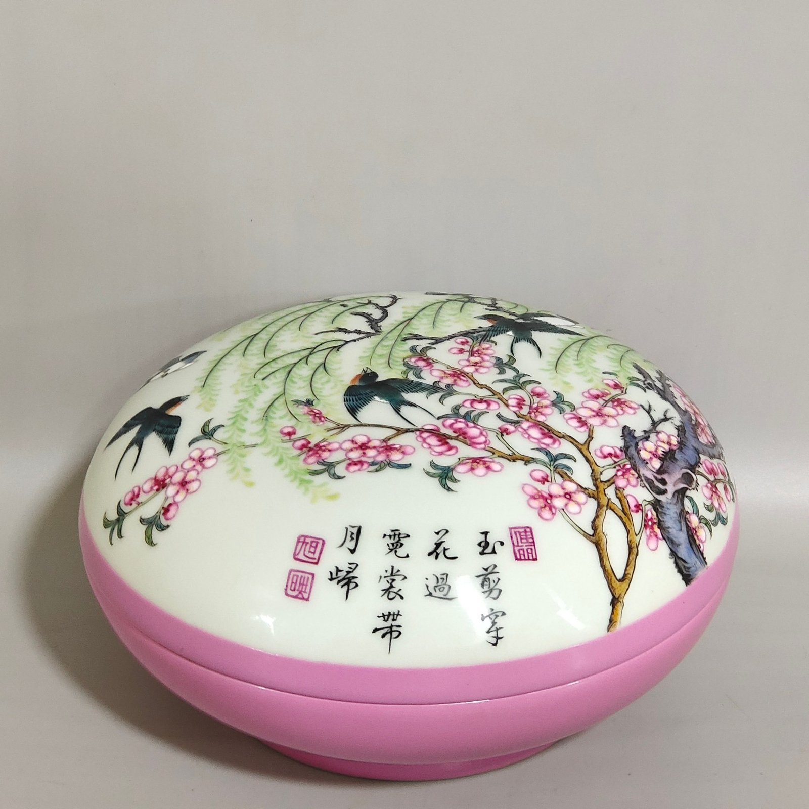 Qing Dynasty Qianlong rouge pink Xinglin Chunyan jewelry box