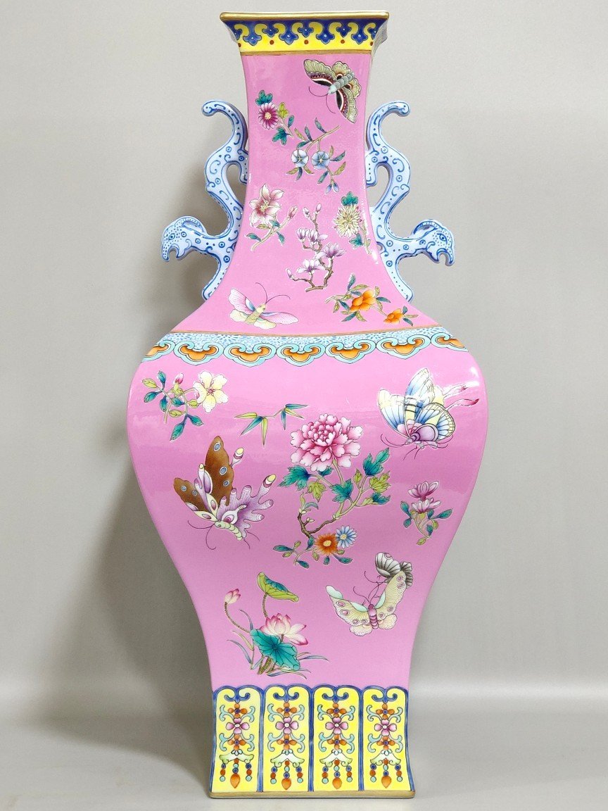 Qing Dynasty Qianlong rouge white butterfly love flower square amphorae