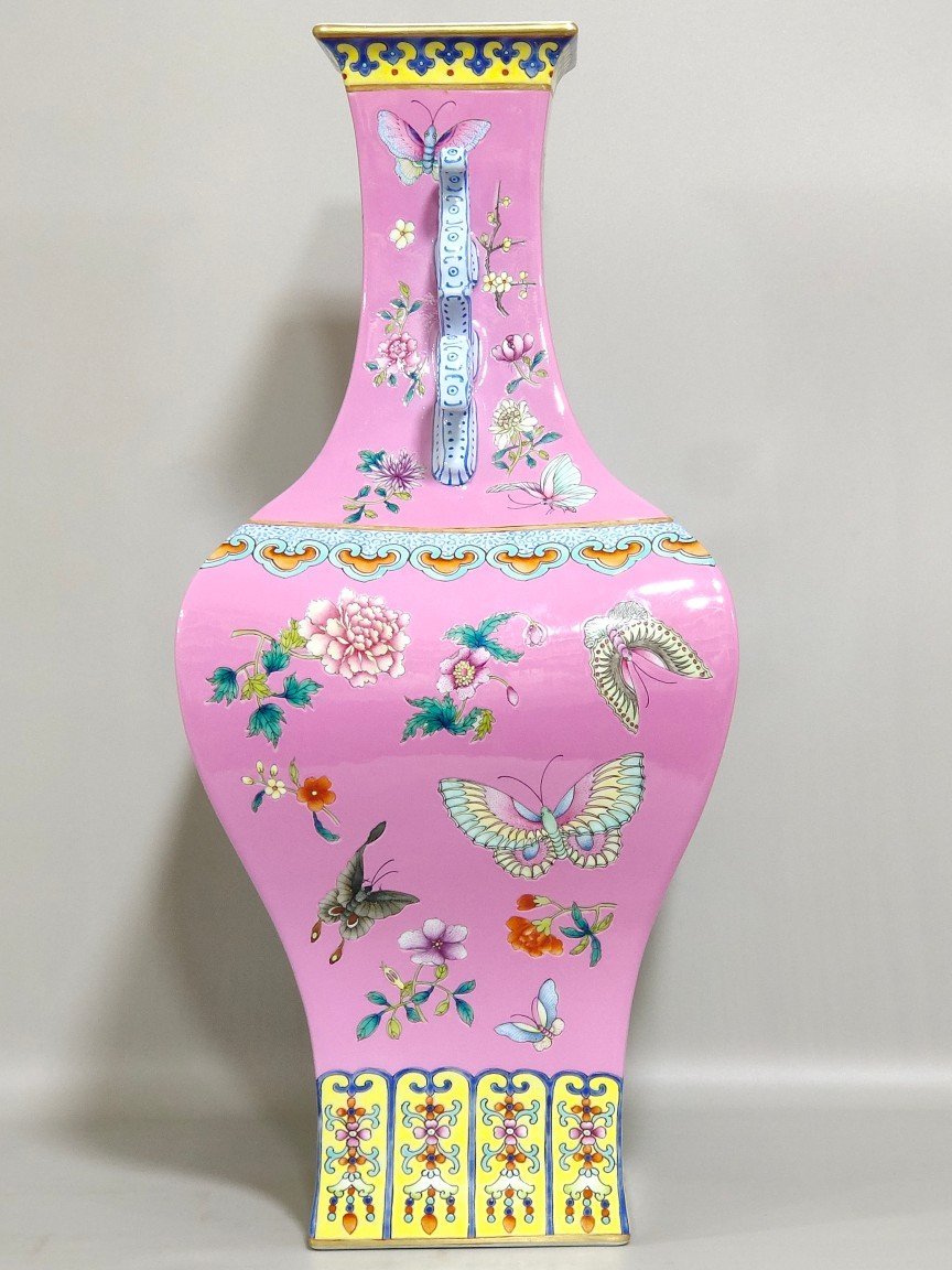 Qing Dynasty Qianlong rouge white butterfly love flower square amphorae