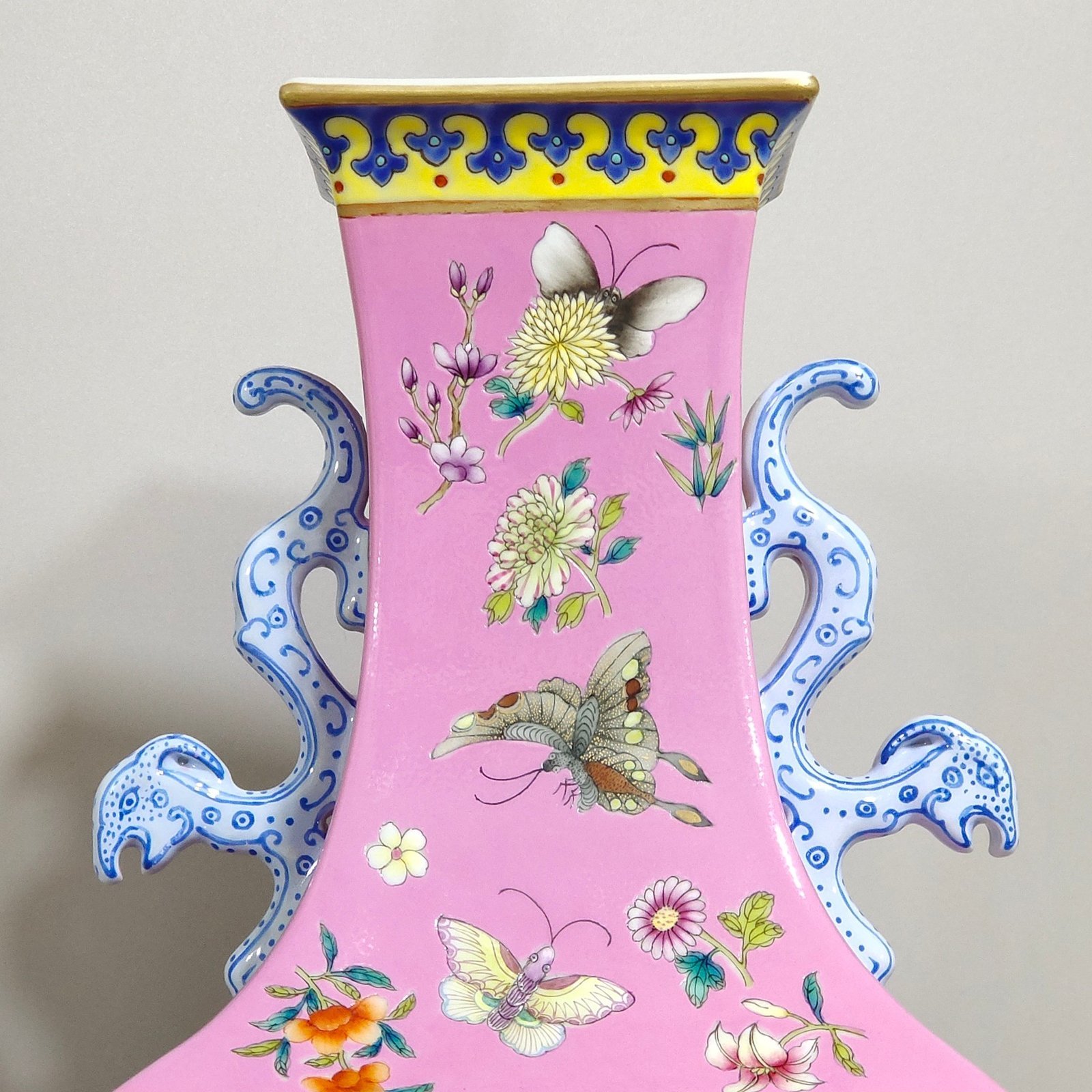Qing Dynasty Qianlong rouge white butterfly love flower square amphorae