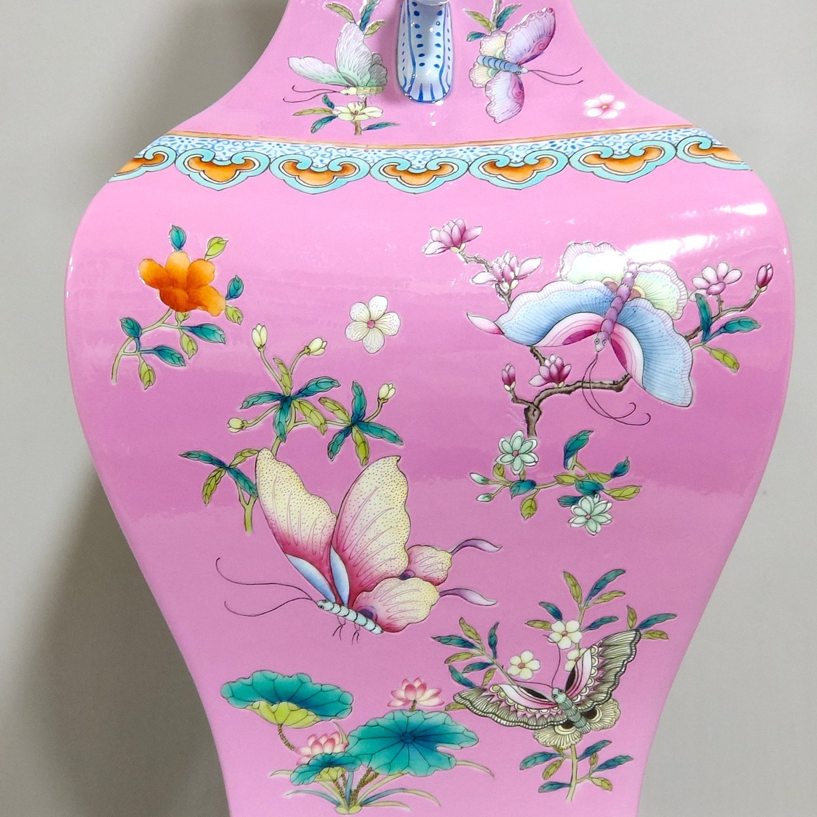 Qing Dynasty Qianlong rouge white butterfly love flower square amphorae