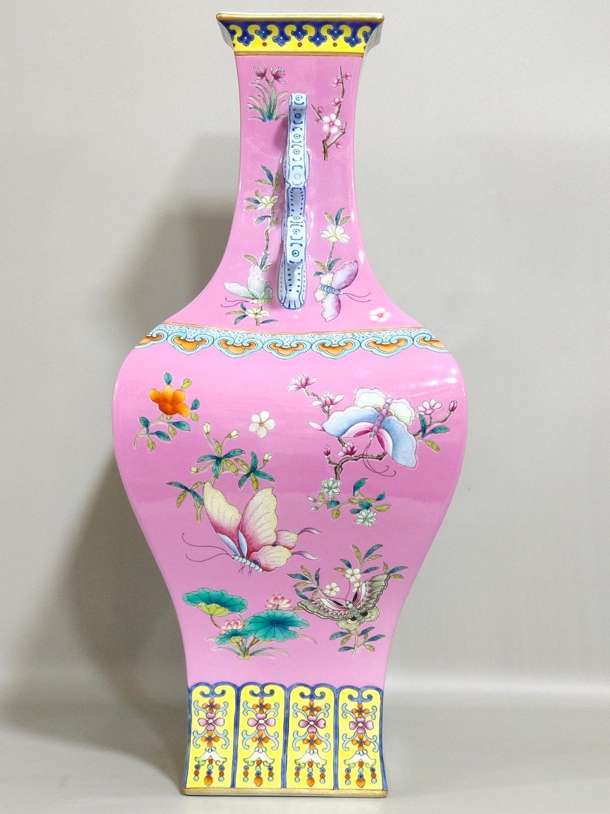 Qing Dynasty Qianlong rouge white butterfly love flower square amphorae