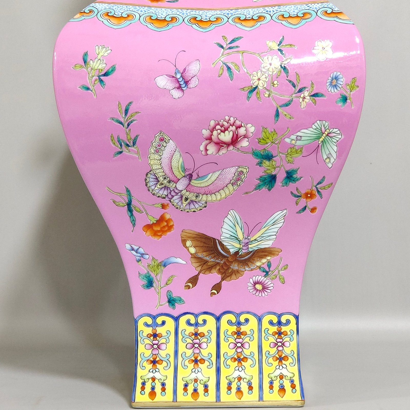 Qing Dynasty Qianlong rouge white butterfly love flower square amphorae
