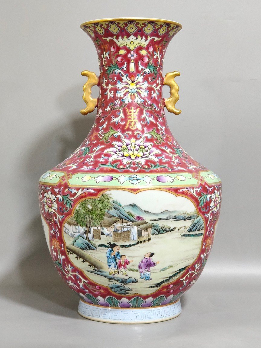 Qing Dynasty Qianlong rouge ground window character story amphora