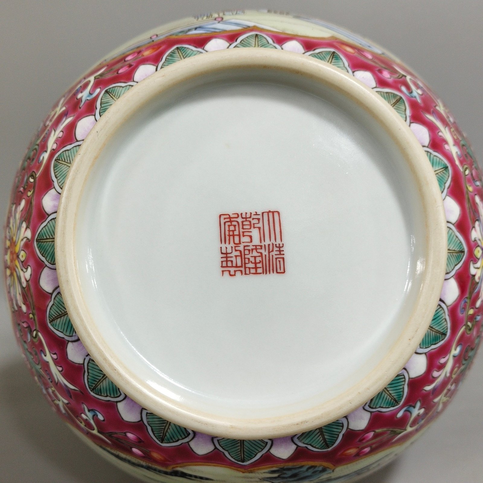 Qing Dynasty Qianlong rouge ground window character story amphora
