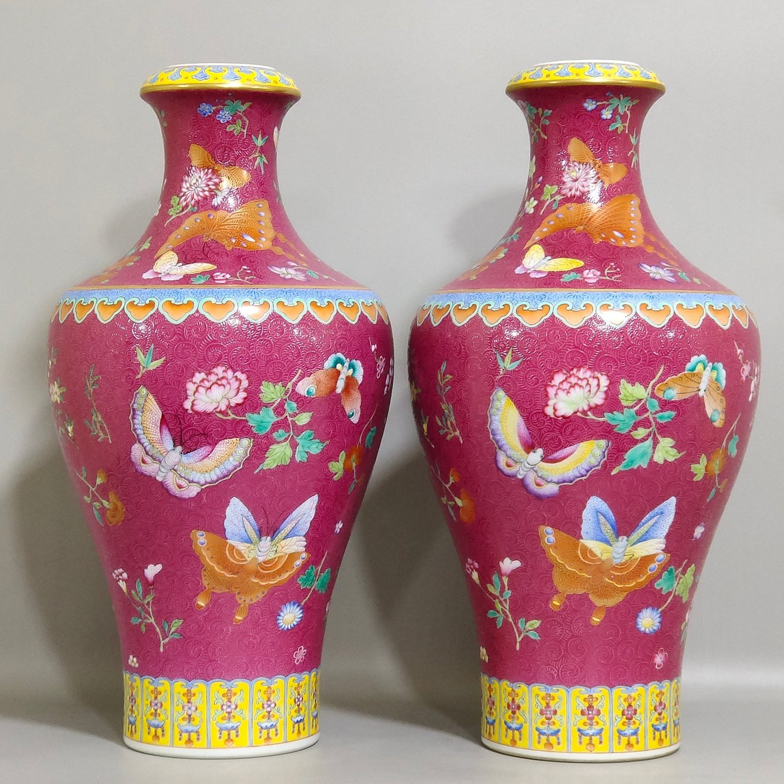 Qing Dynasty Qianlong rouge red butterfly love vase