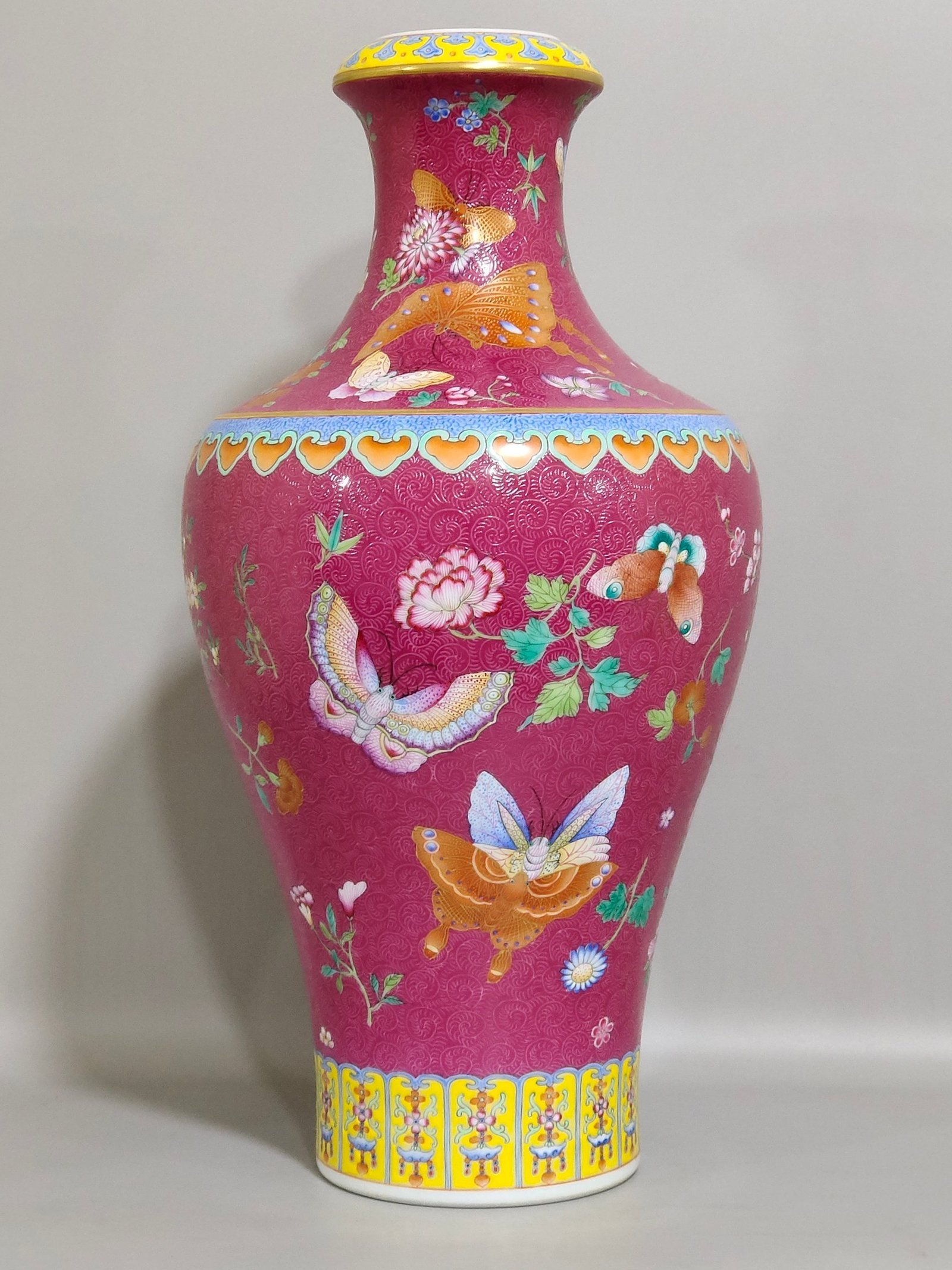 Qing Dynasty Qianlong rouge red butterfly love vase