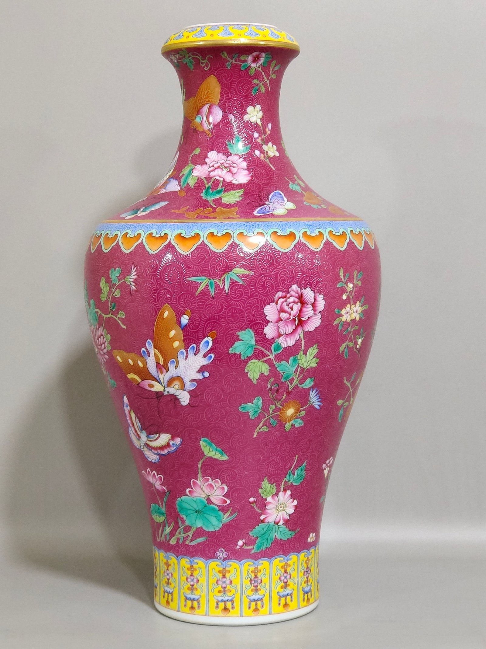 Qing Dynasty Qianlong rouge red butterfly love vase