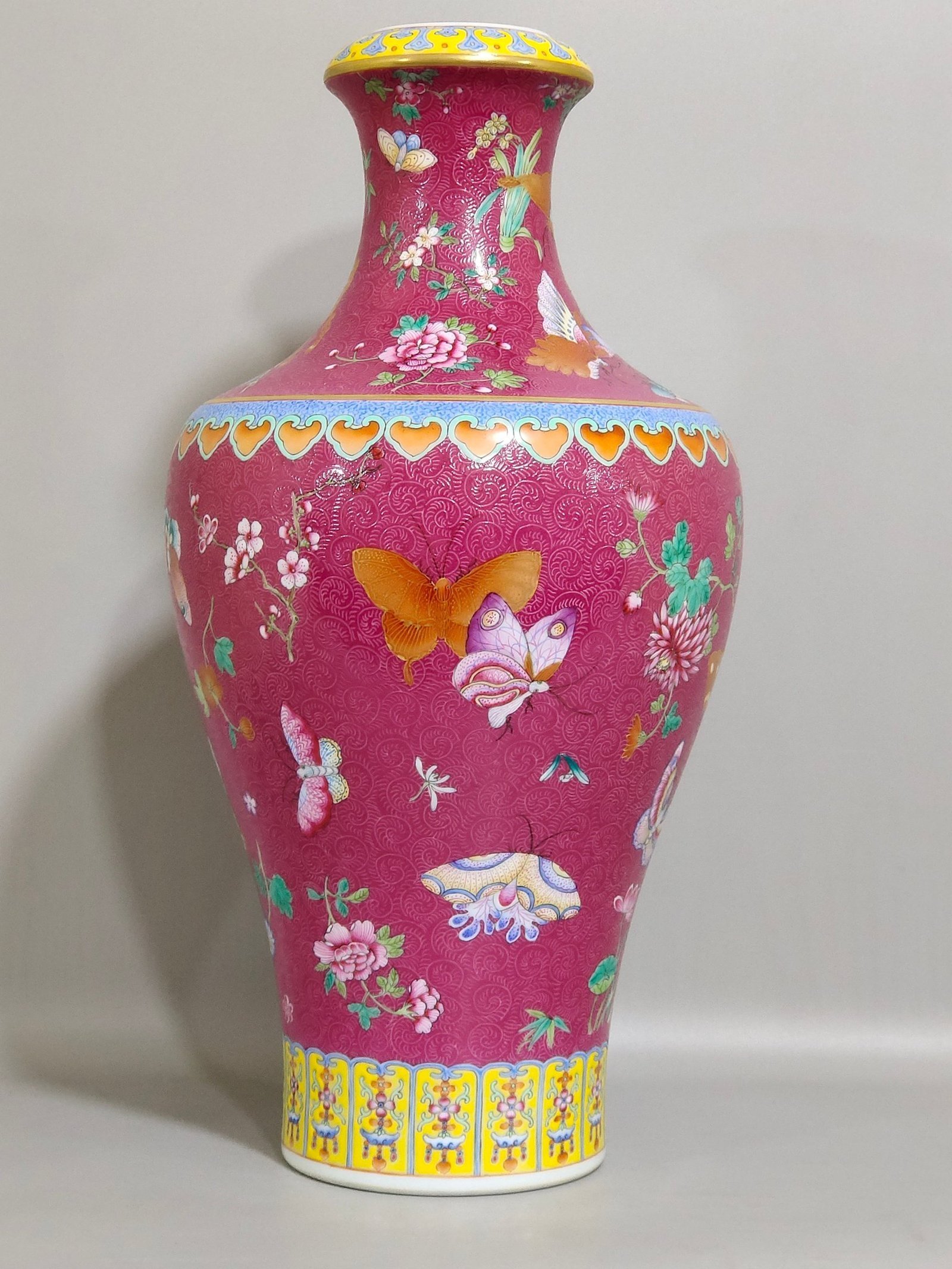 Qing Dynasty Qianlong rouge red butterfly love vase
