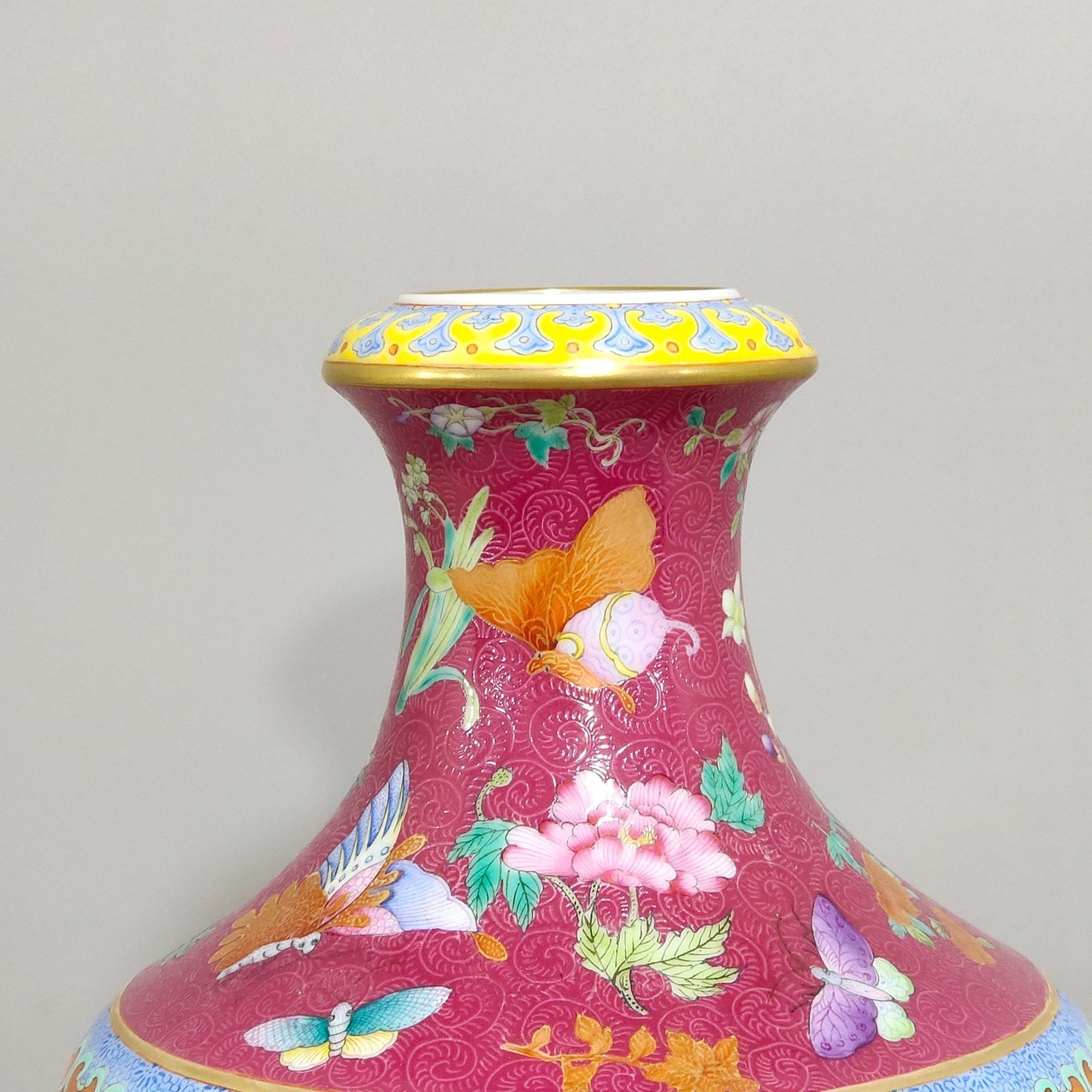 Qing Dynasty Qianlong rouge red butterfly love vase