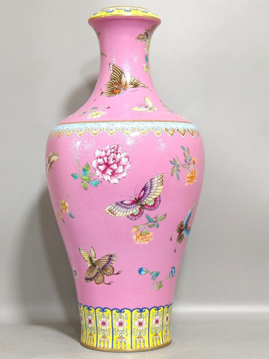 Qing Dynasty Qianlong rouge red butterfly love vase
