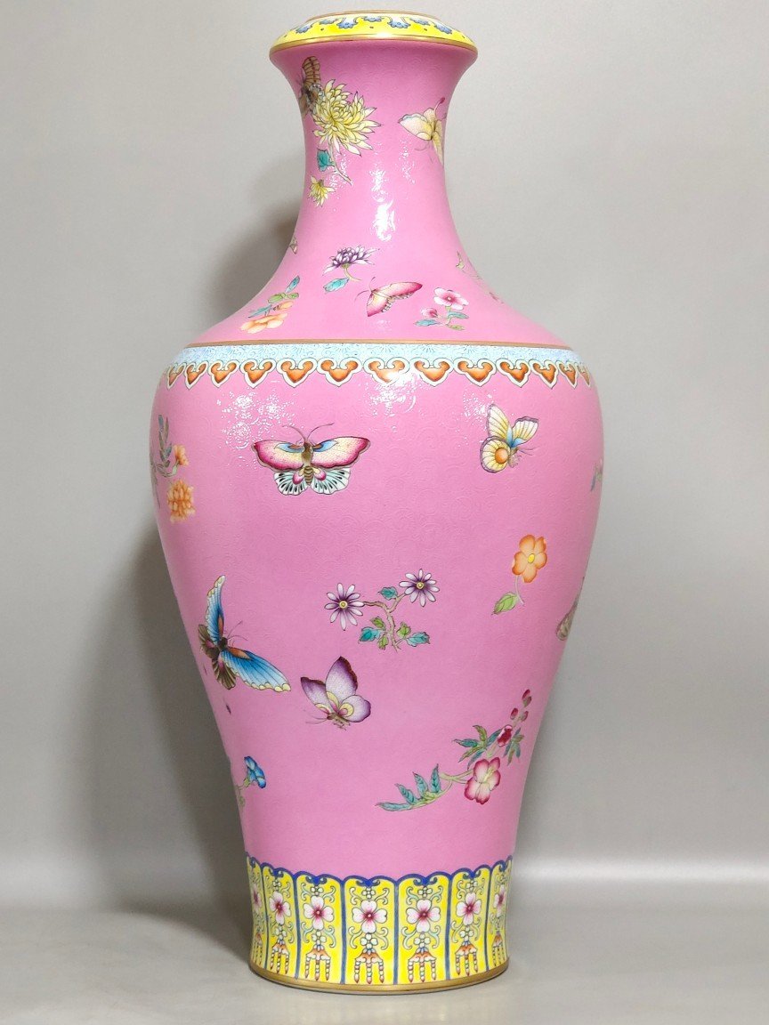Qing Dynasty Qianlong rouge red butterfly love vase