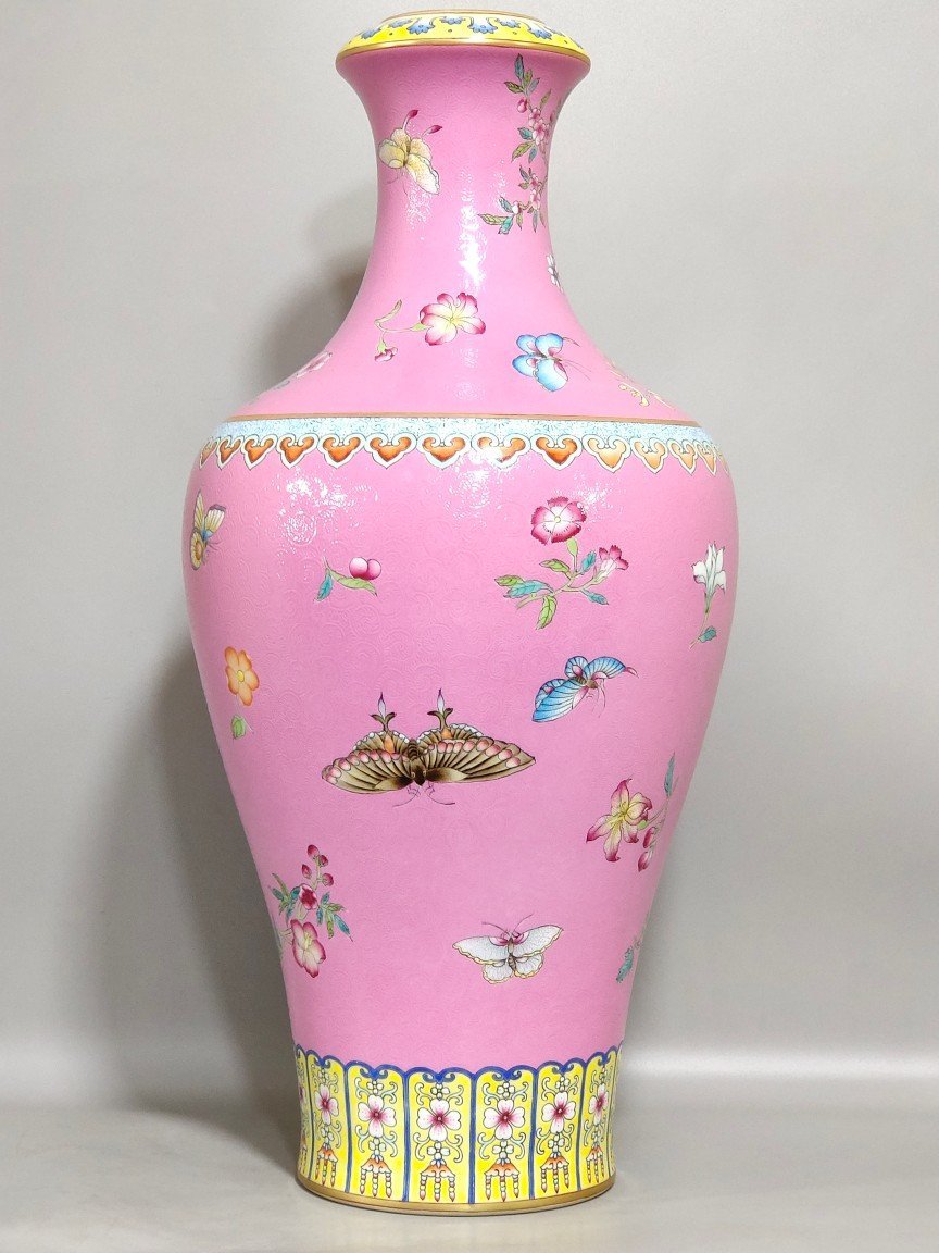 Qing Dynasty Qianlong rouge red butterfly love vase