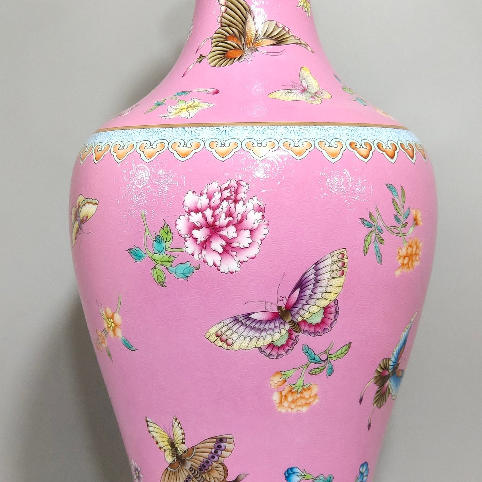 Qing Dynasty Qianlong rouge red butterfly love vase
