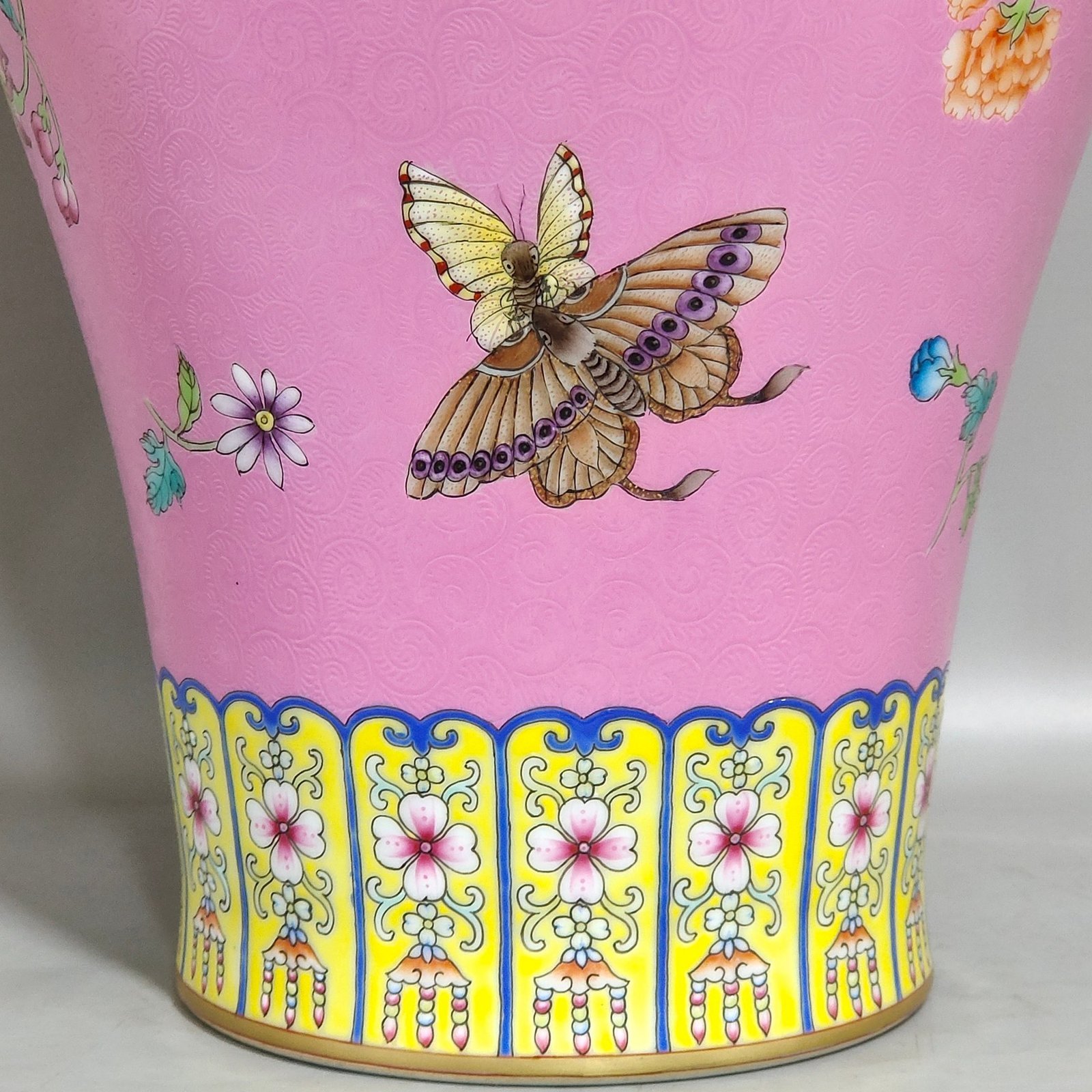 Qing Dynasty Qianlong rouge red butterfly love vase