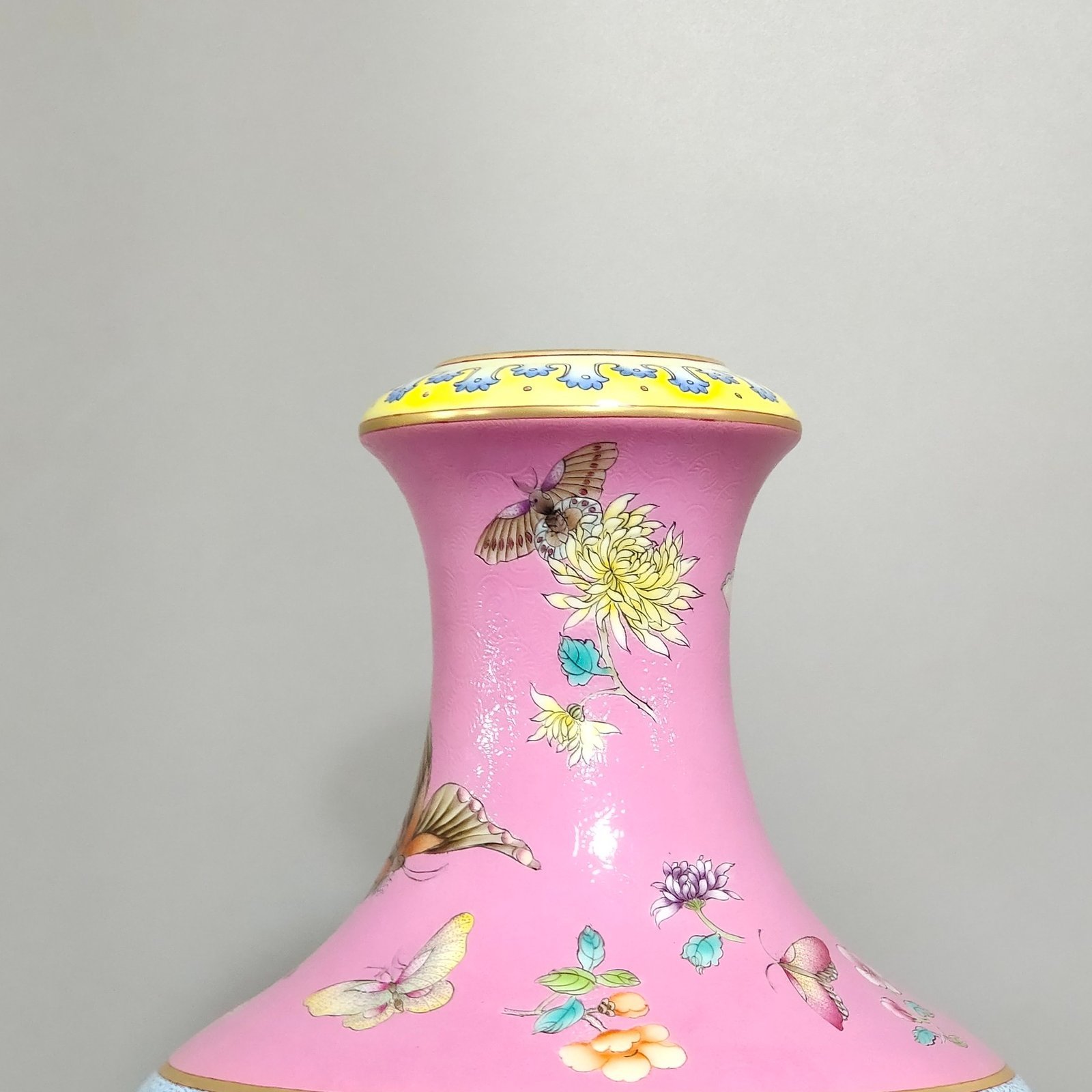 Qing Dynasty Qianlong rouge red butterfly love vase
