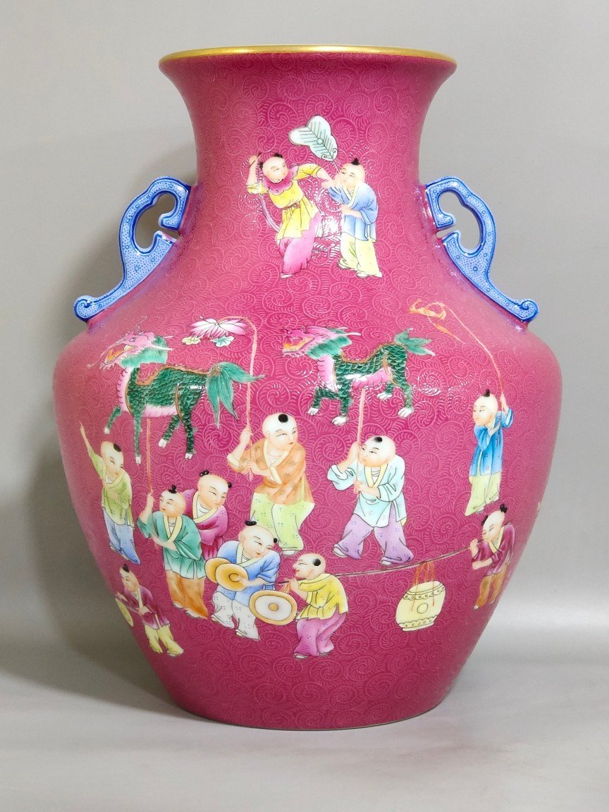 Qing Dynasty Qianlong rouge red baby playing with two ears