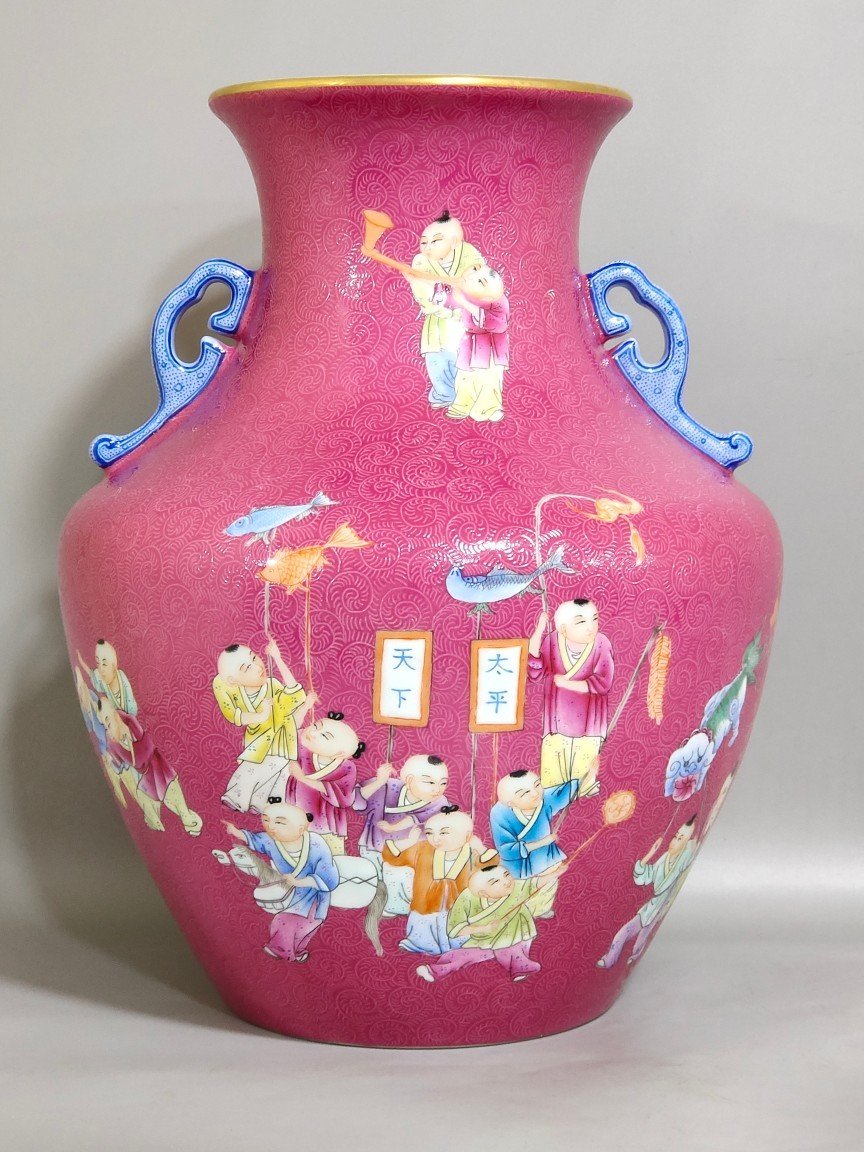 Qing Dynasty Qianlong rouge red baby playing with two ears