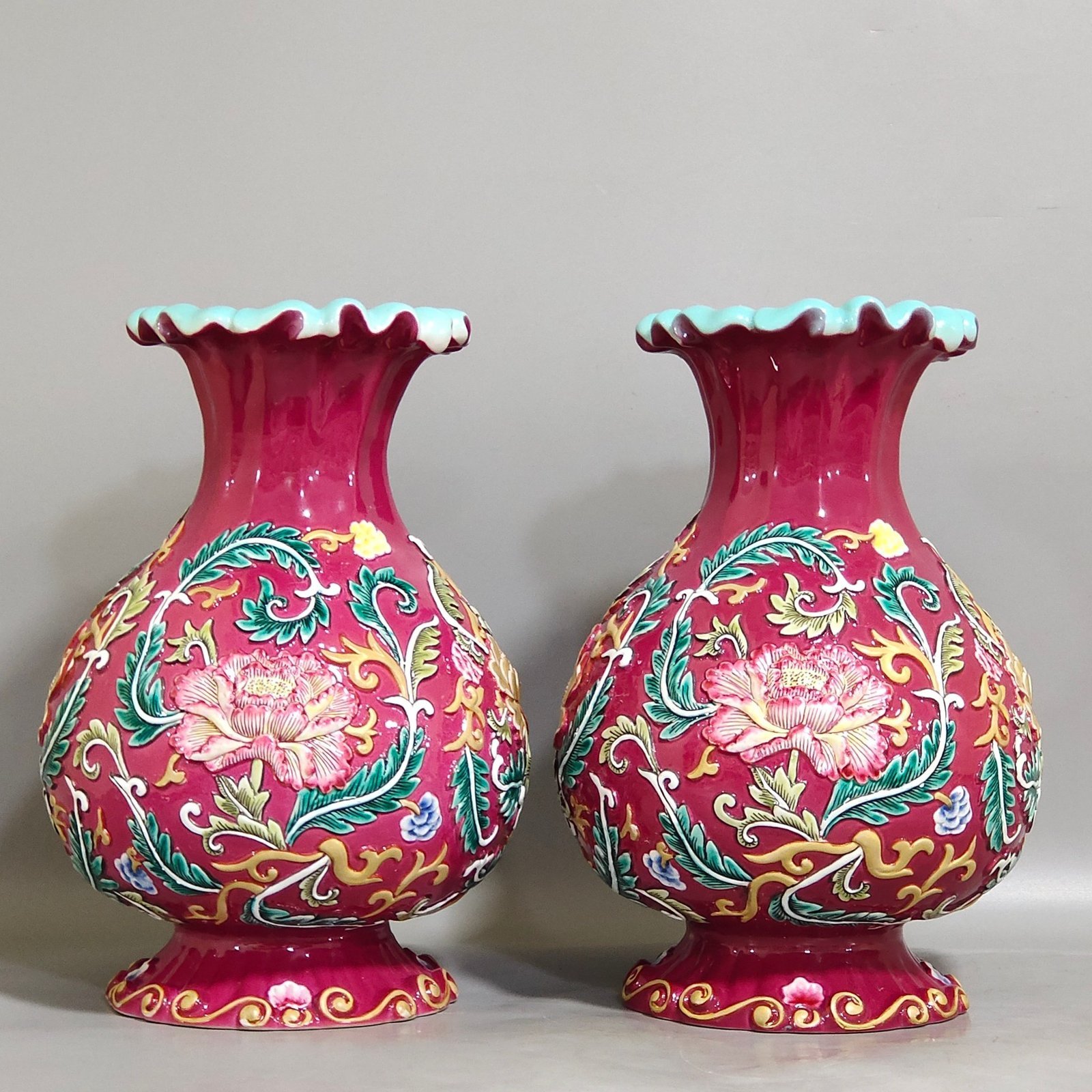 Qing Dynasty Qianlong rouge red relief flower jade pot spring vase