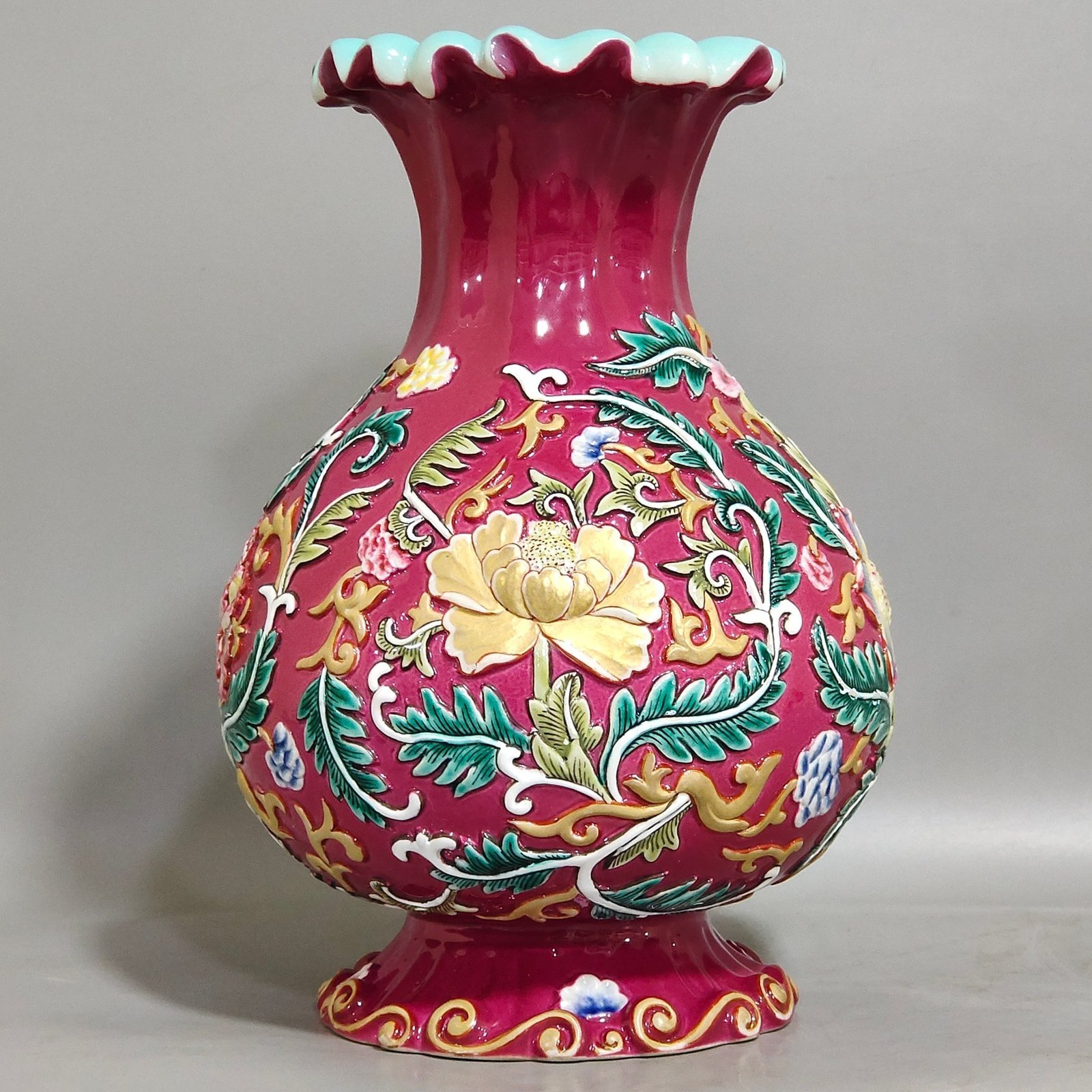 Qing Dynasty Qianlong rouge red relief flower jade pot spring vase