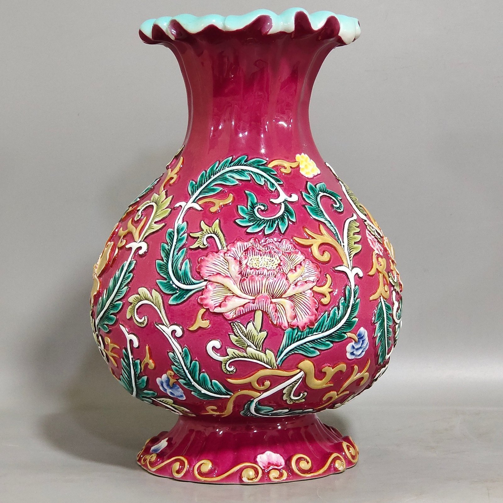 Qing Dynasty Qianlong rouge red relief flower jade pot spring vase