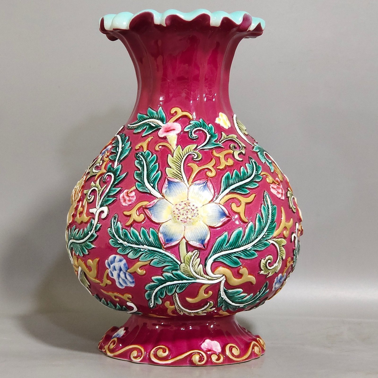 Qing Dynasty Qianlong rouge red relief flower jade pot spring vase