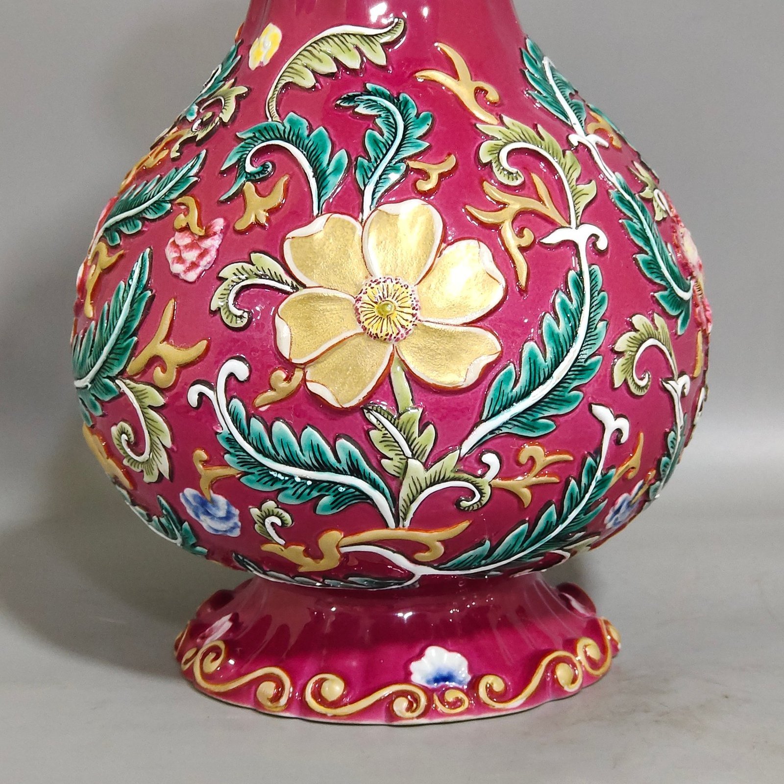 Qing Dynasty Qianlong rouge red relief flower jade pot spring vase
