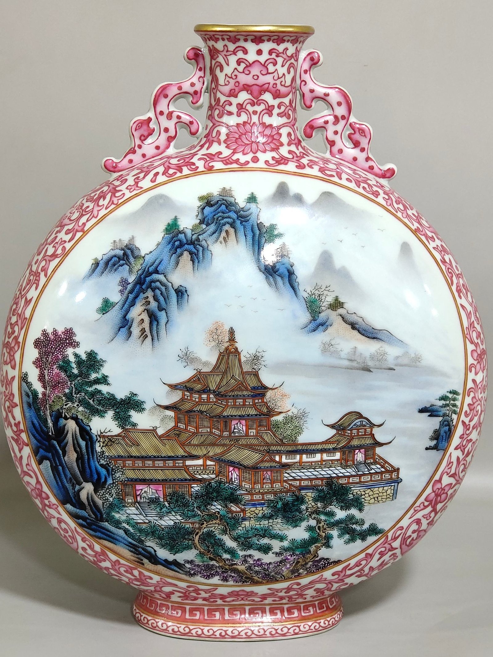 Qing Dynasty Qianlong rouge red Fushou continuous window landscape attic holding moon vase