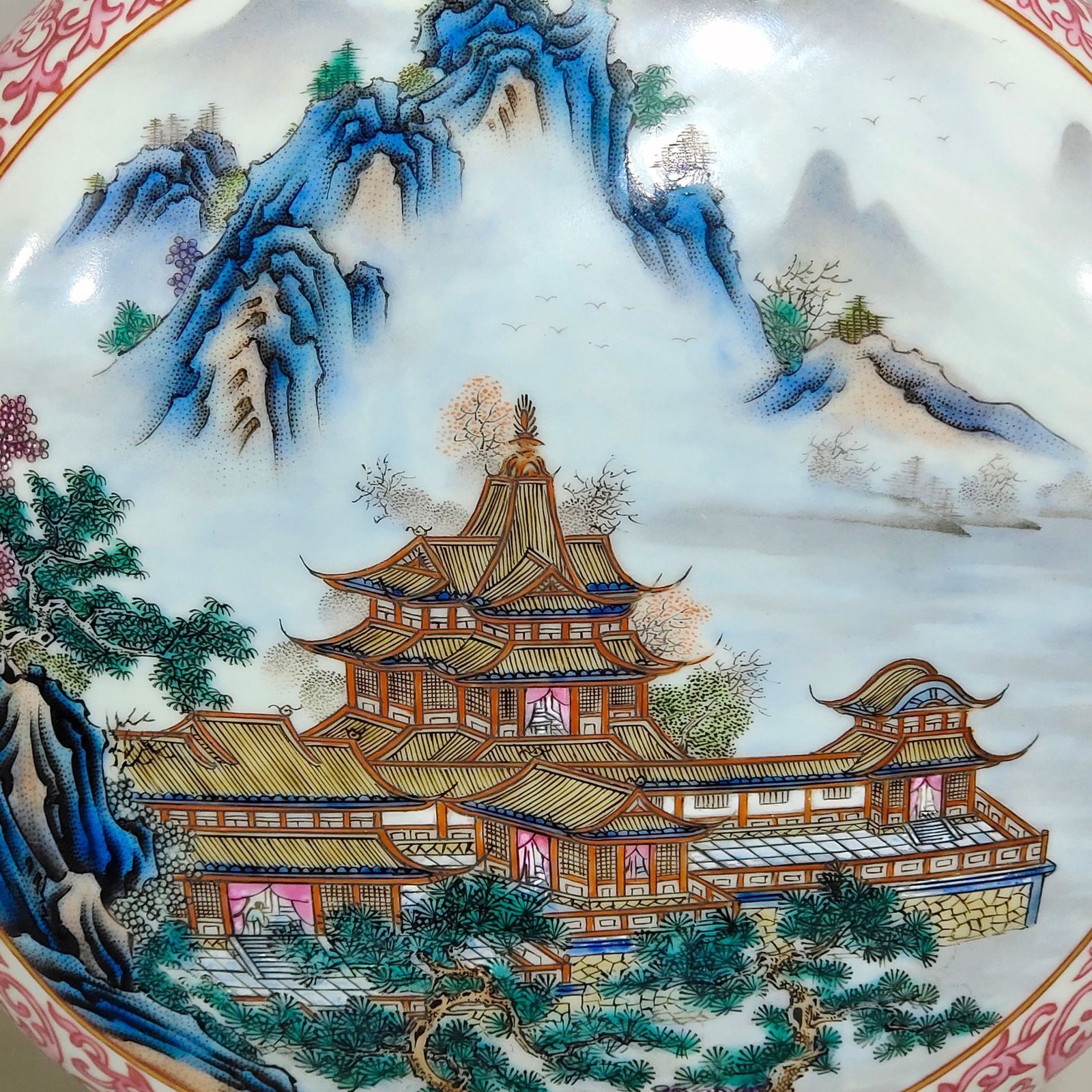 Qing Dynasty Qianlong rouge red Fushou continuous window landscape attic holding moon vase